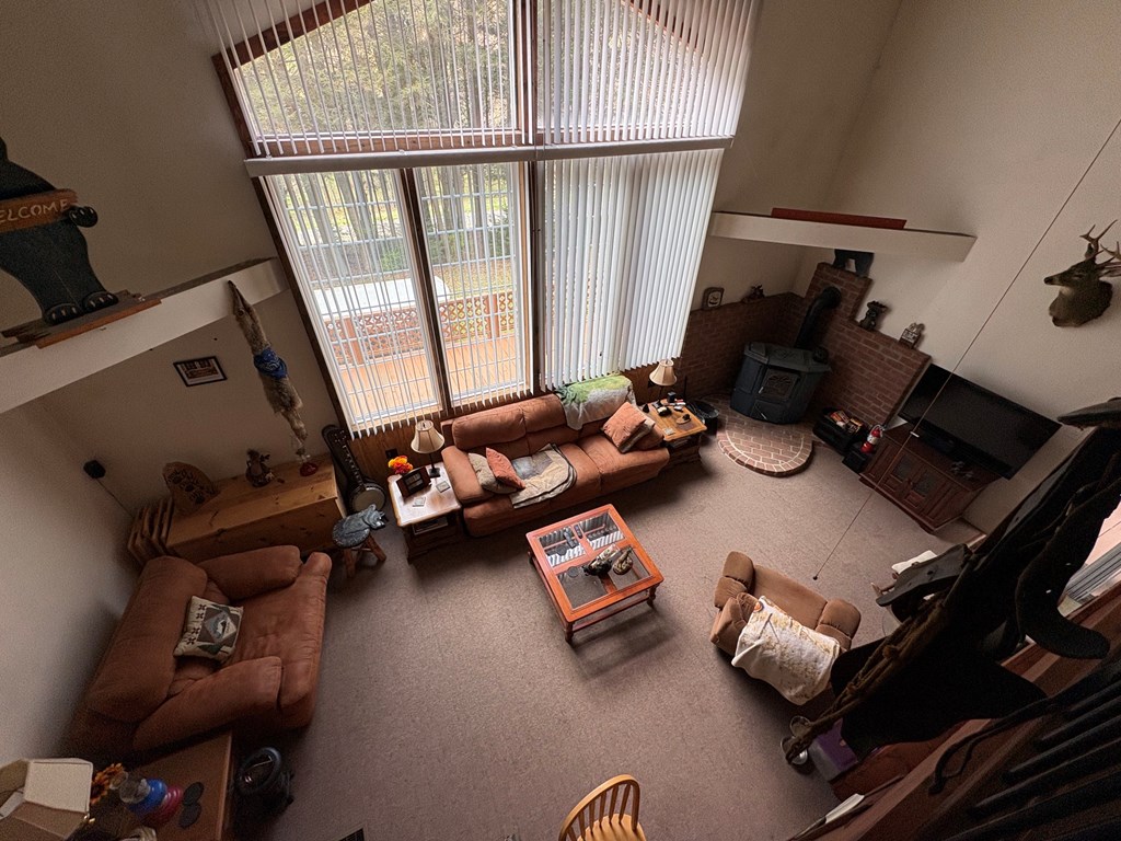 4 Hemlock Ln