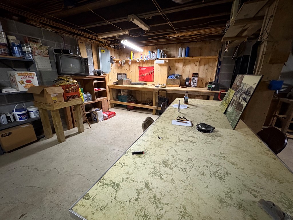 4 Hemlock Ln