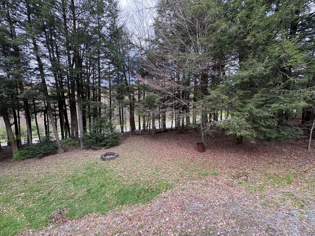 4 Hemlock Ln