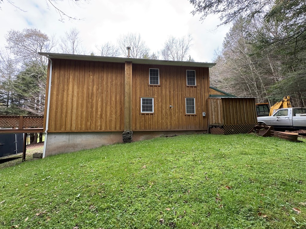 4 Hemlock Ln