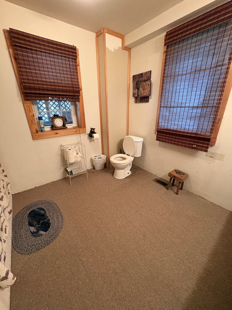 4 Hemlock Ln