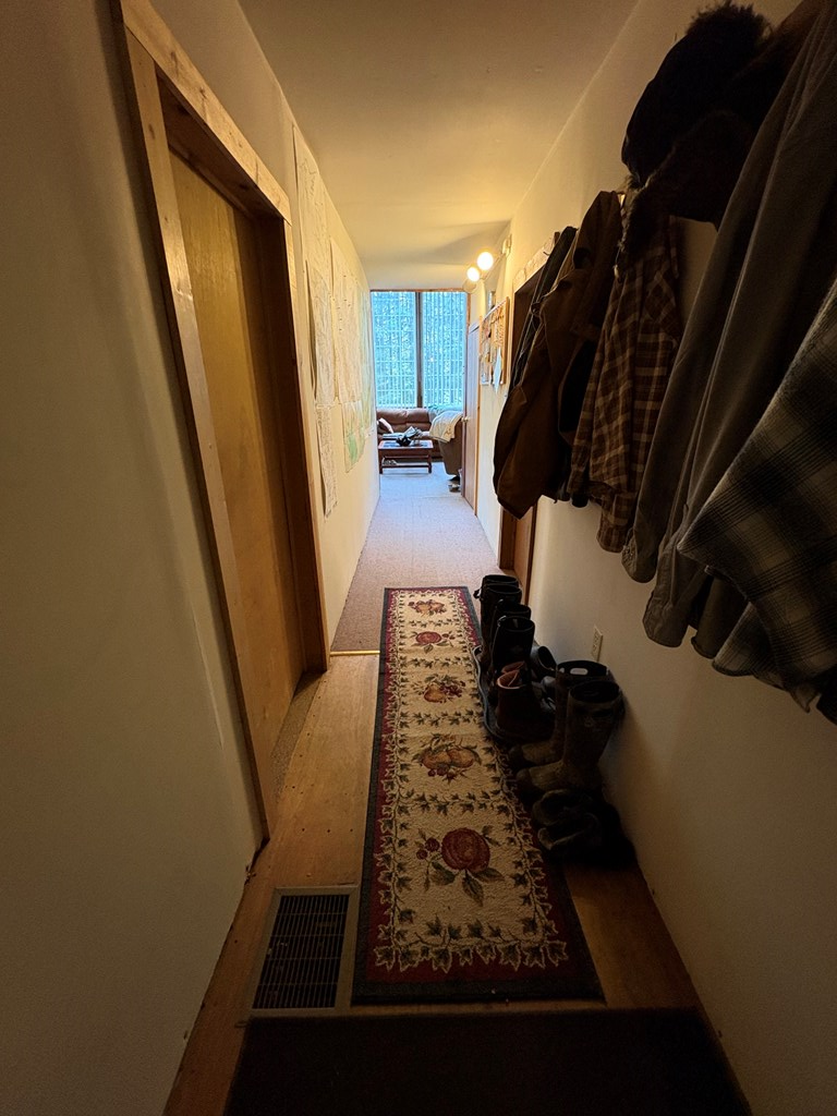 4 Hemlock Ln