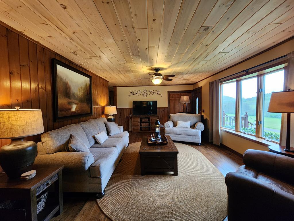 220 Hamilton Run Rd