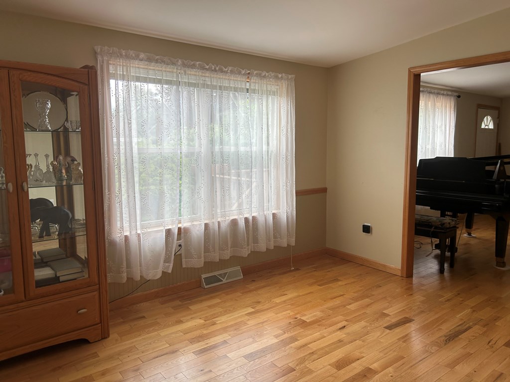8 W Locust Street