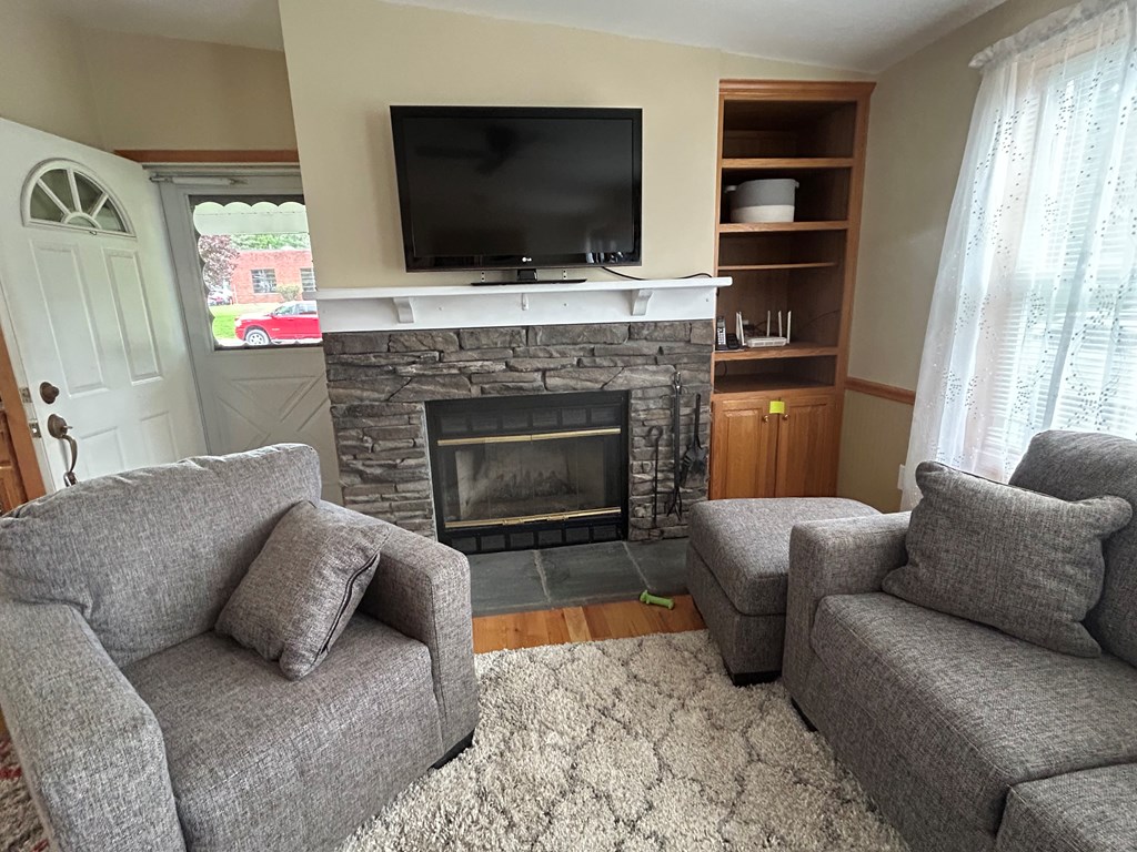 8 W Locust Street