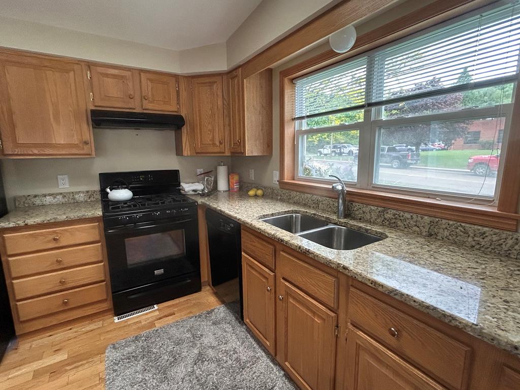 8 W Locust Street
