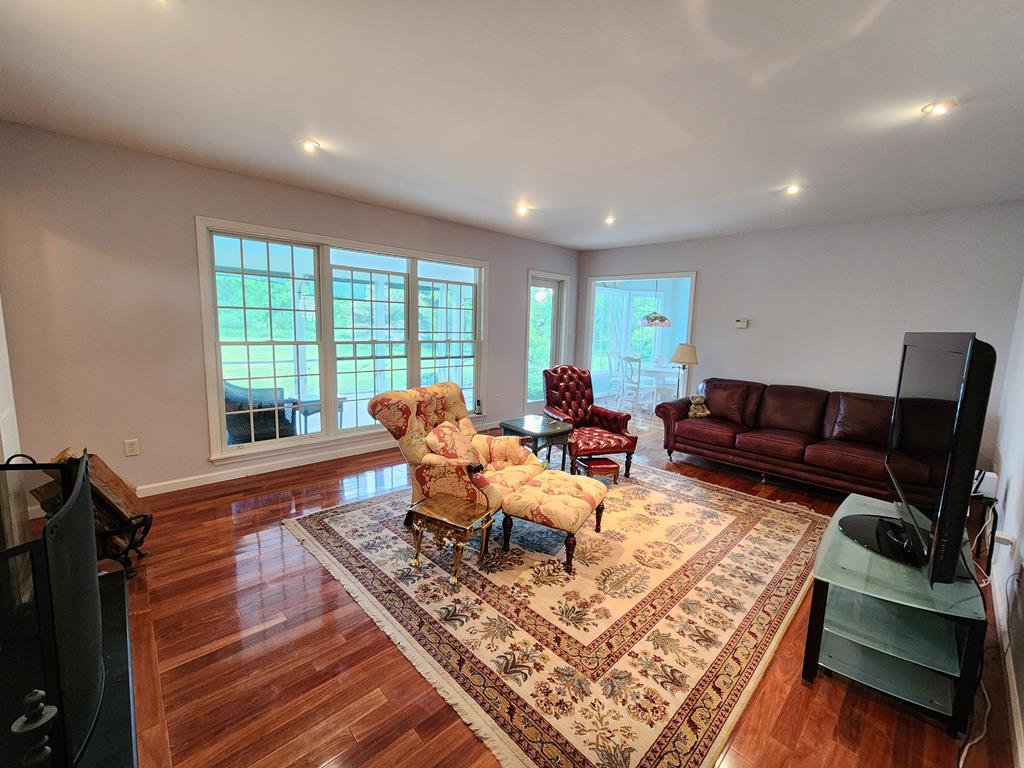 2055 Fox Hill Rd