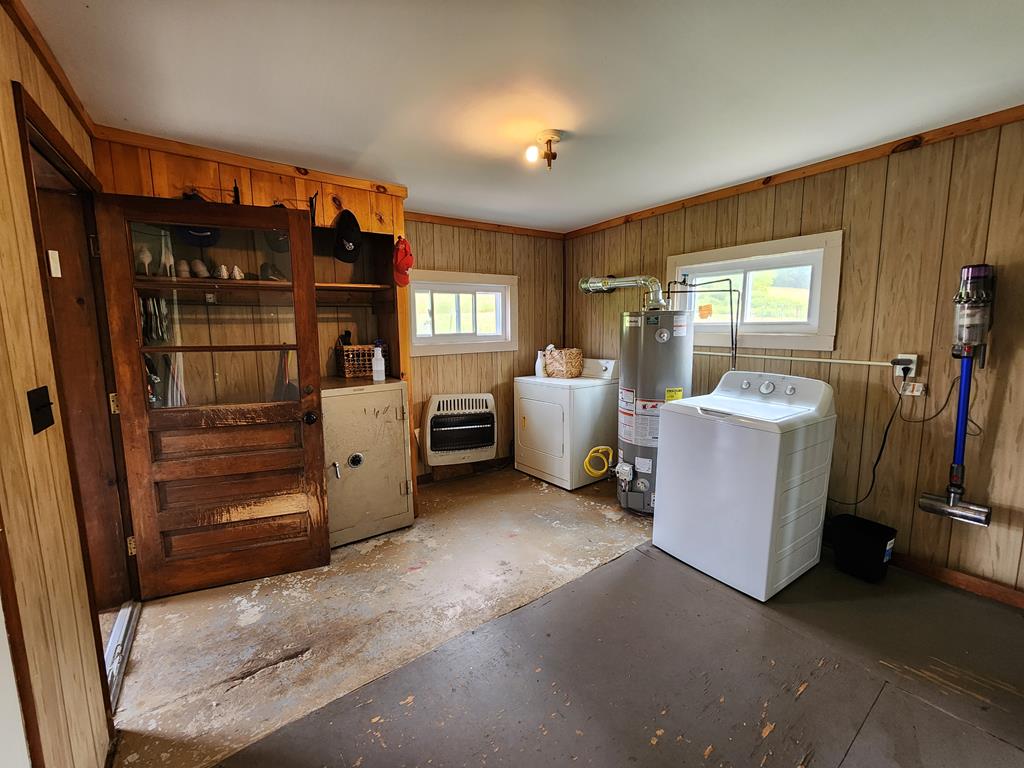 1639 Eleven Mile Rd