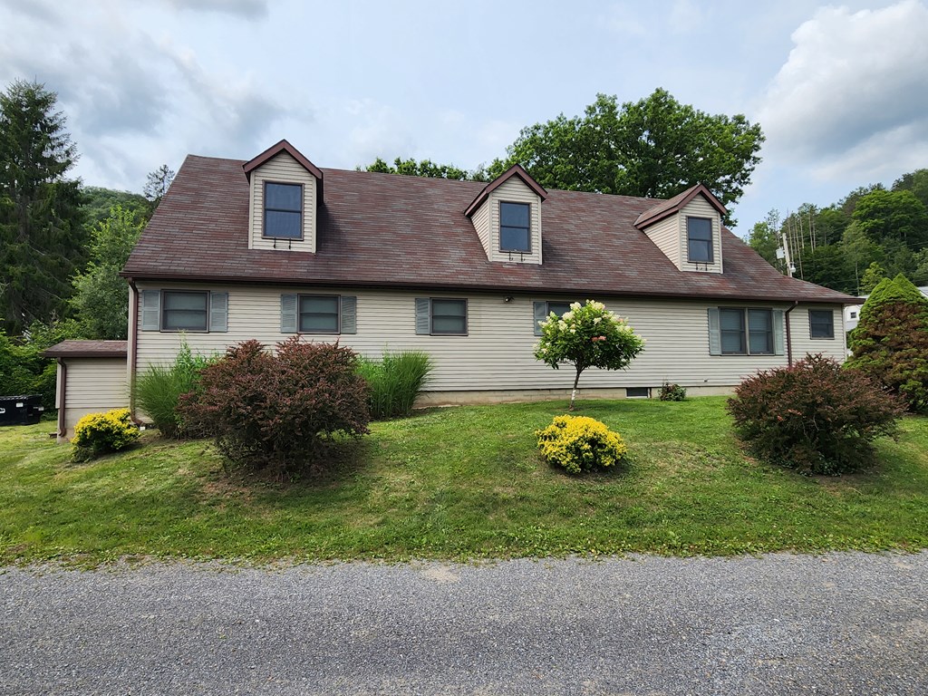 11 Eighth St