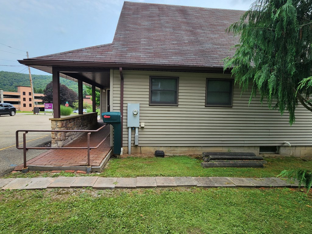 11 Eighth St