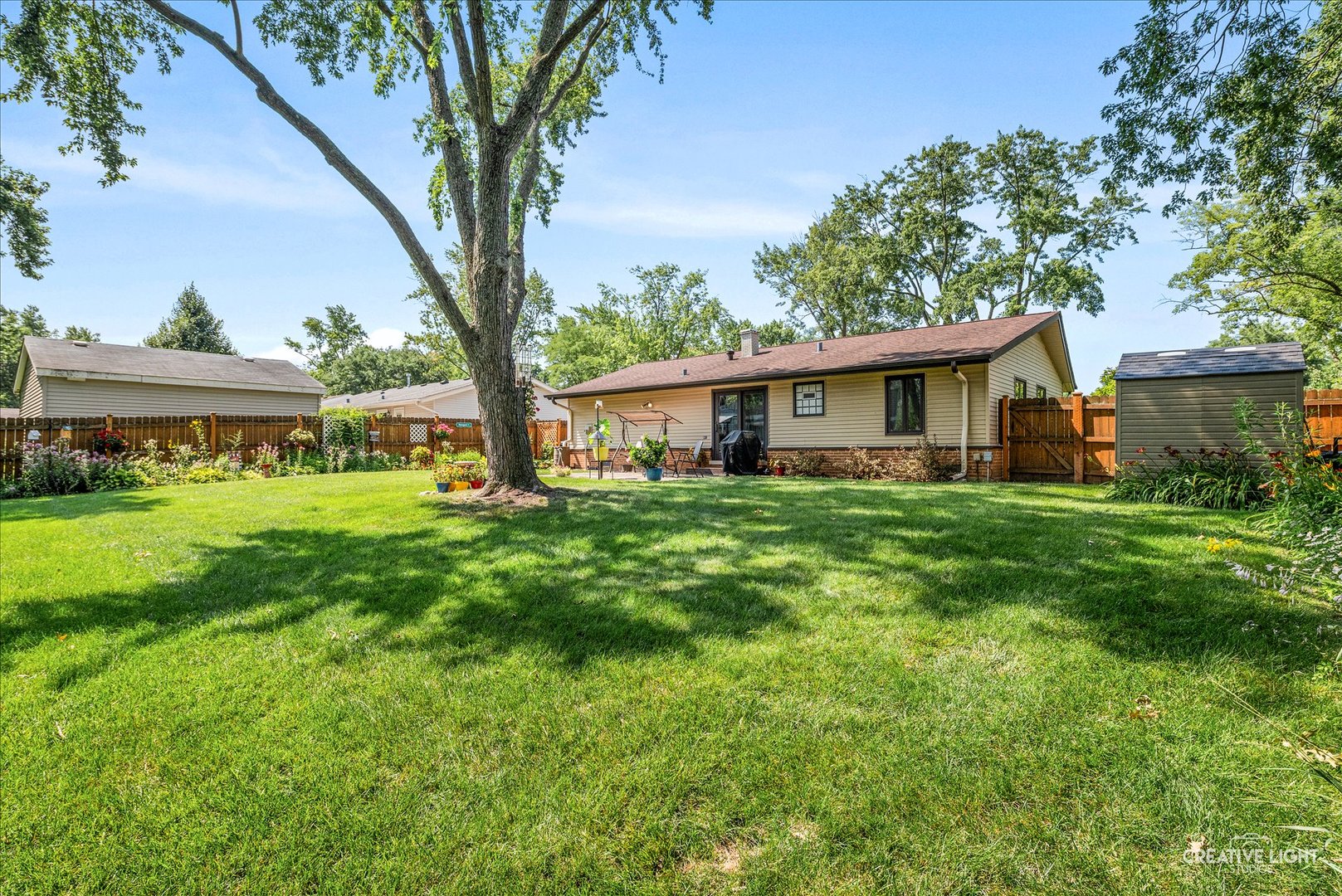 945 Victoria Lane