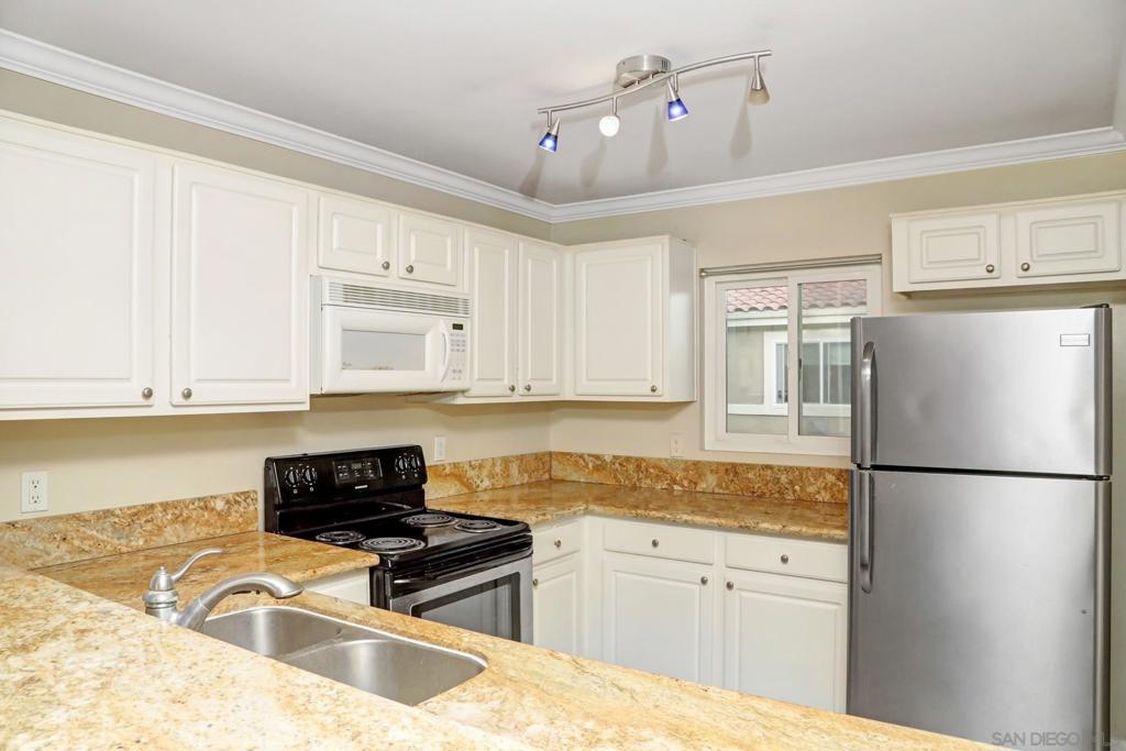 7505 Charmant Dr 1612