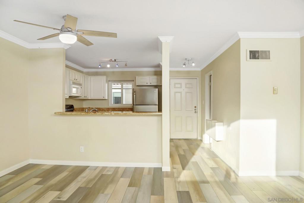 7505 Charmant Dr 1612