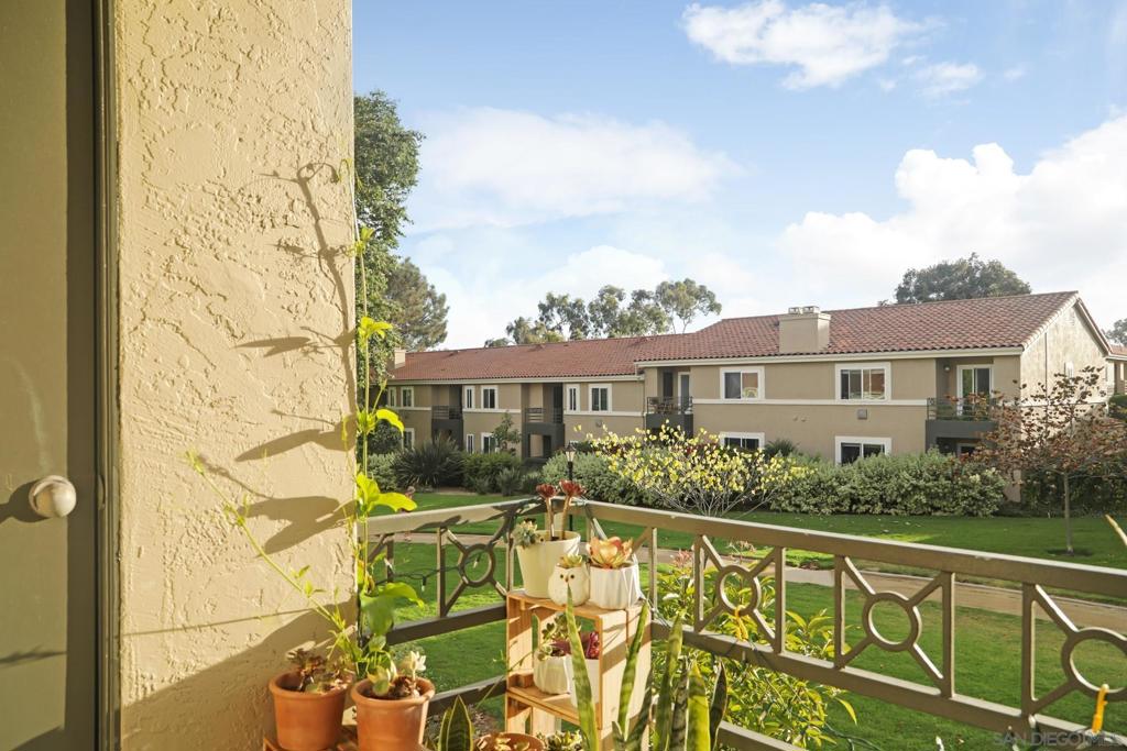 7505 Charmant Dr 1612