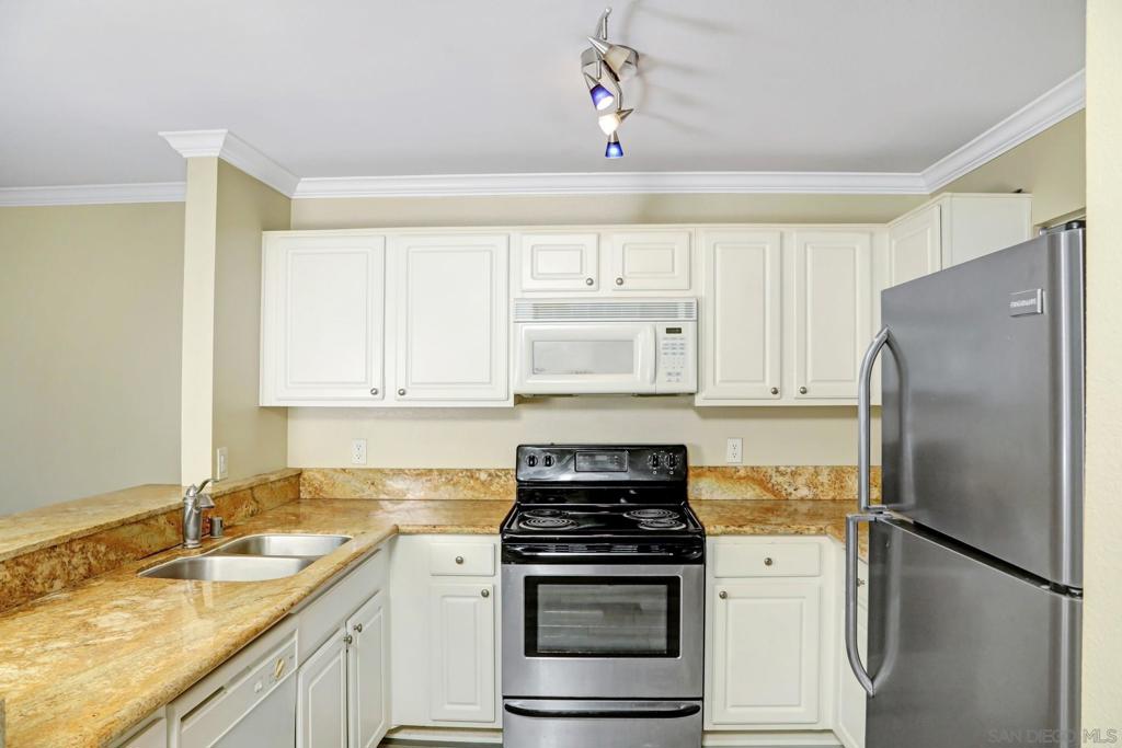 7505 Charmant Dr 1612