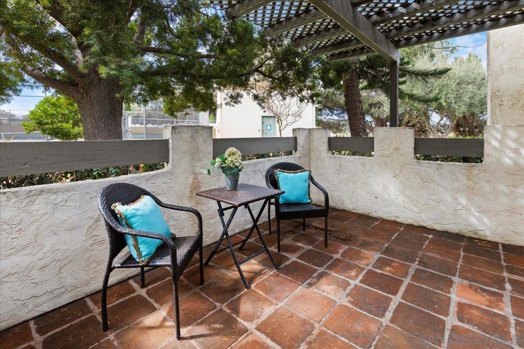 9840 Apple Tree Dr E