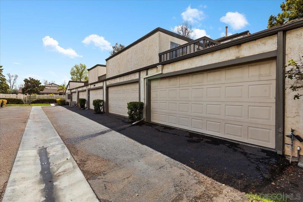 9840 Apple Tree Dr E