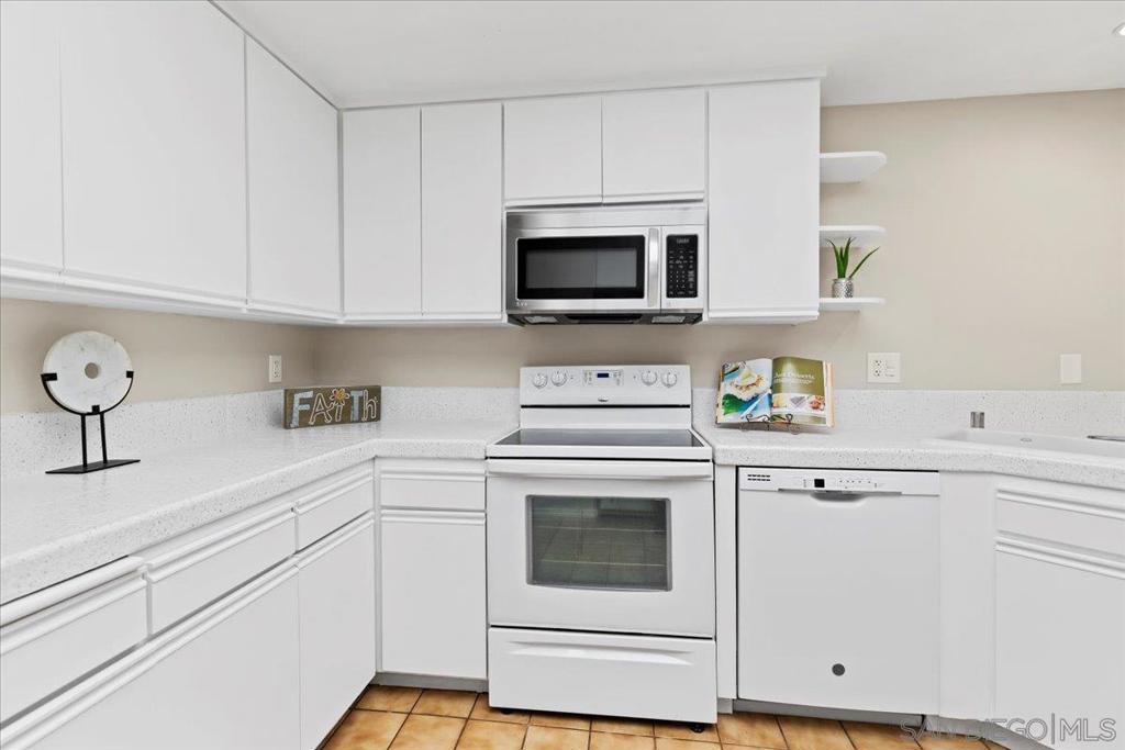 9840 Apple Tree Dr E