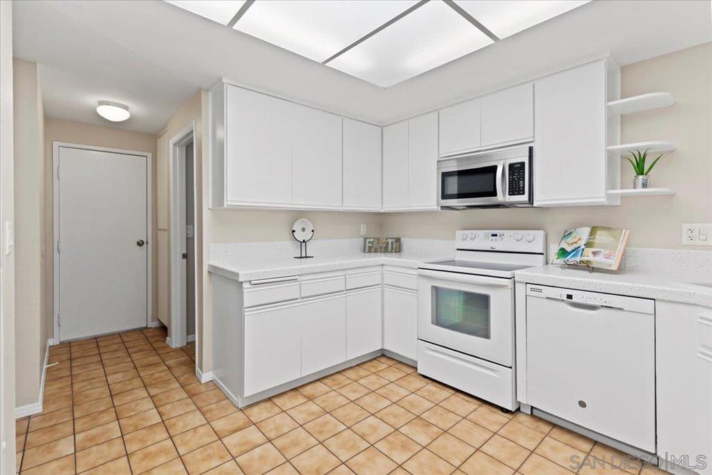 9840 Apple Tree Dr E