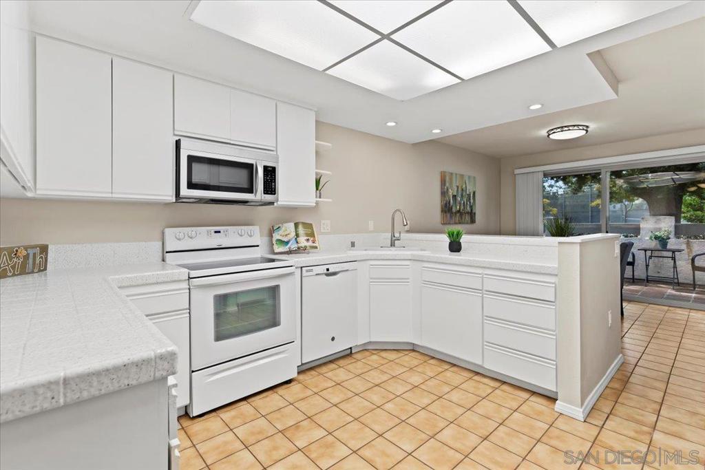 9840 Apple Tree Dr E