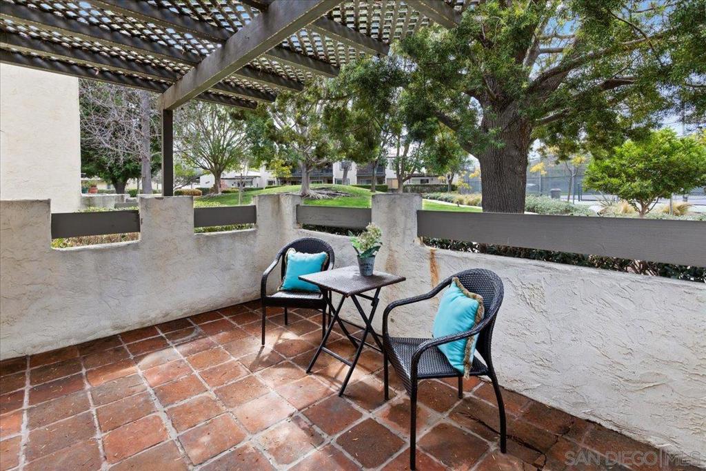 9840 Apple Tree Dr E