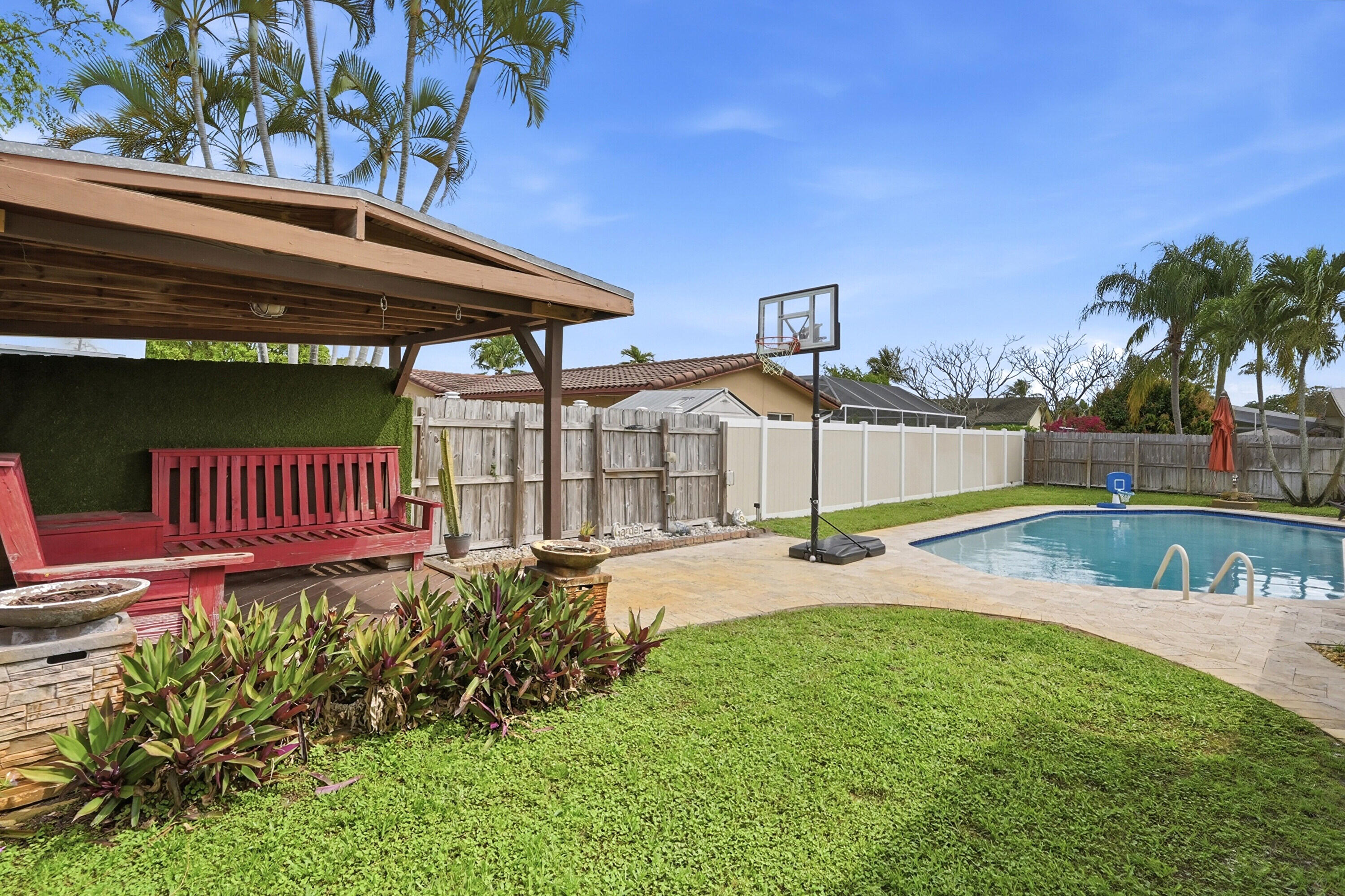 4001 NW 4th Court