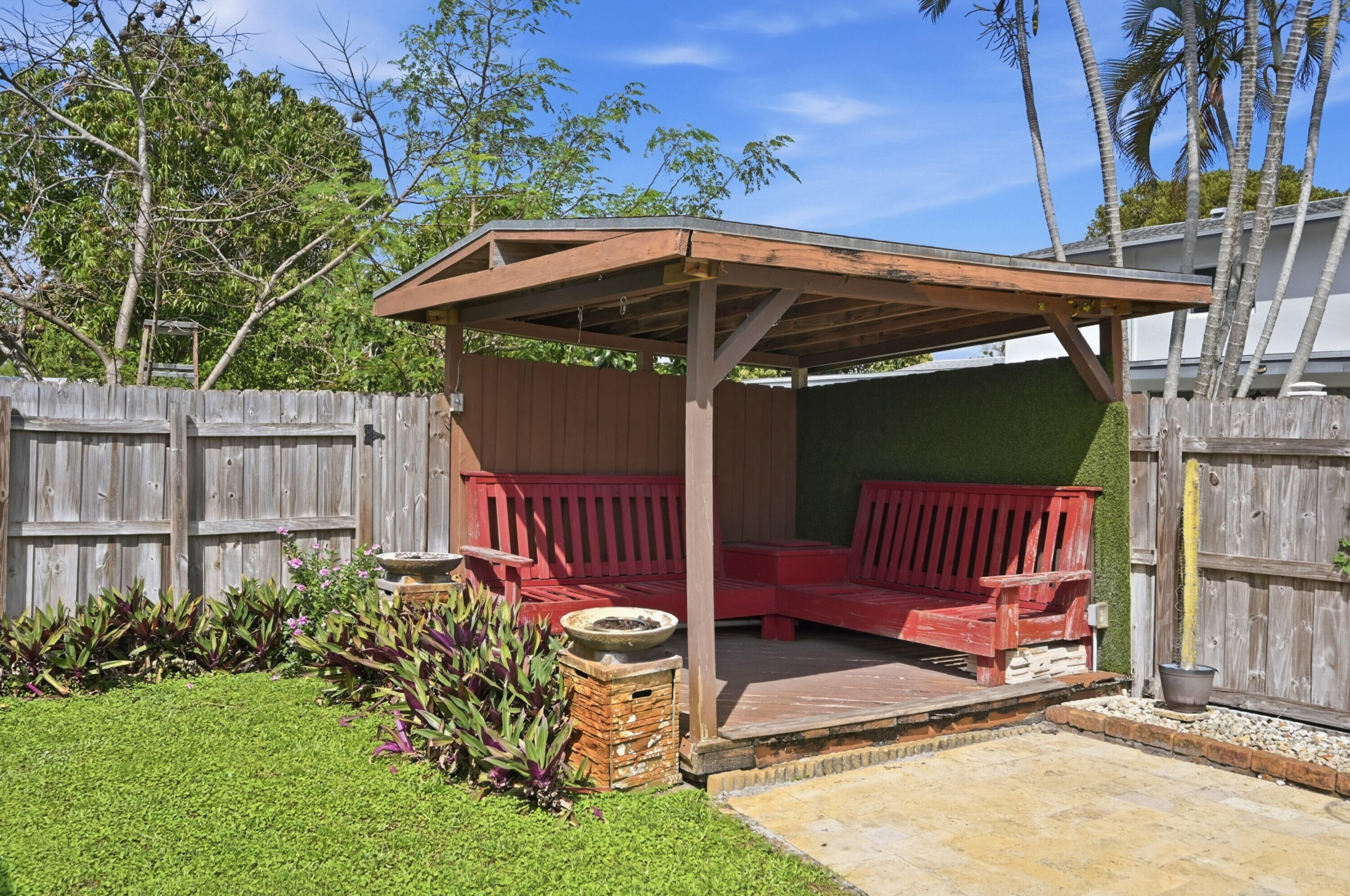 4001 NW 4th Court