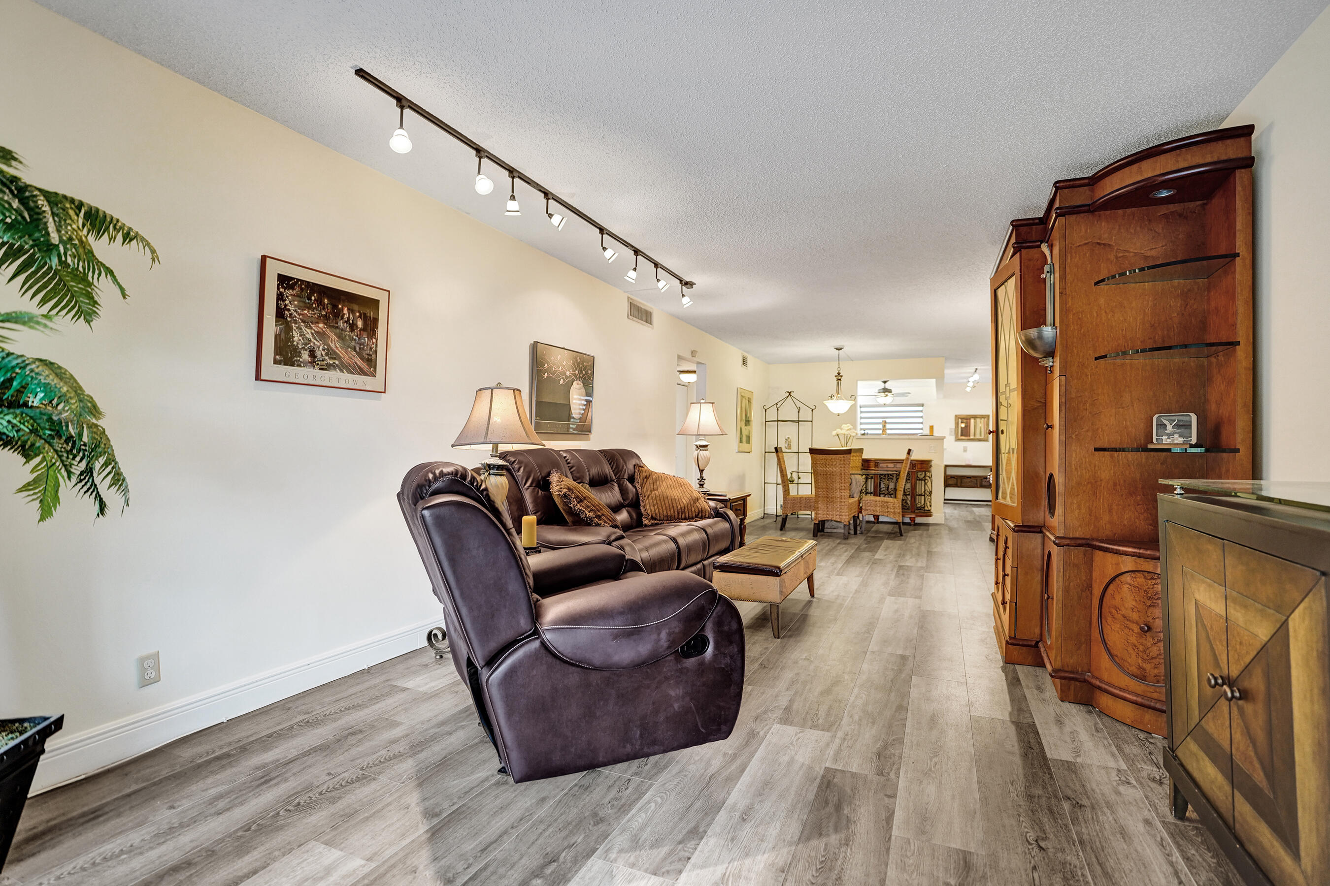 1033 Ainslie C