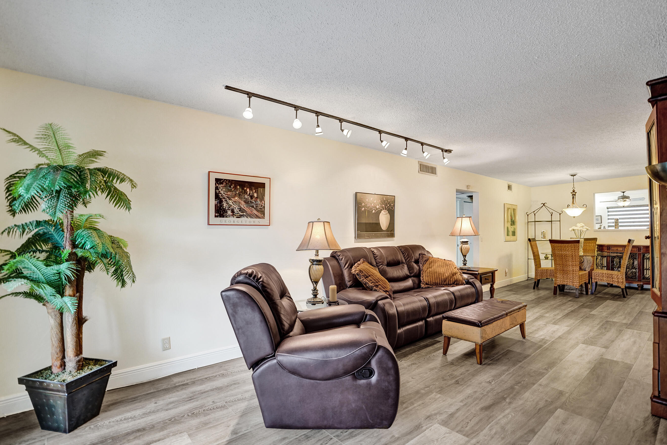 1033 Ainslie C