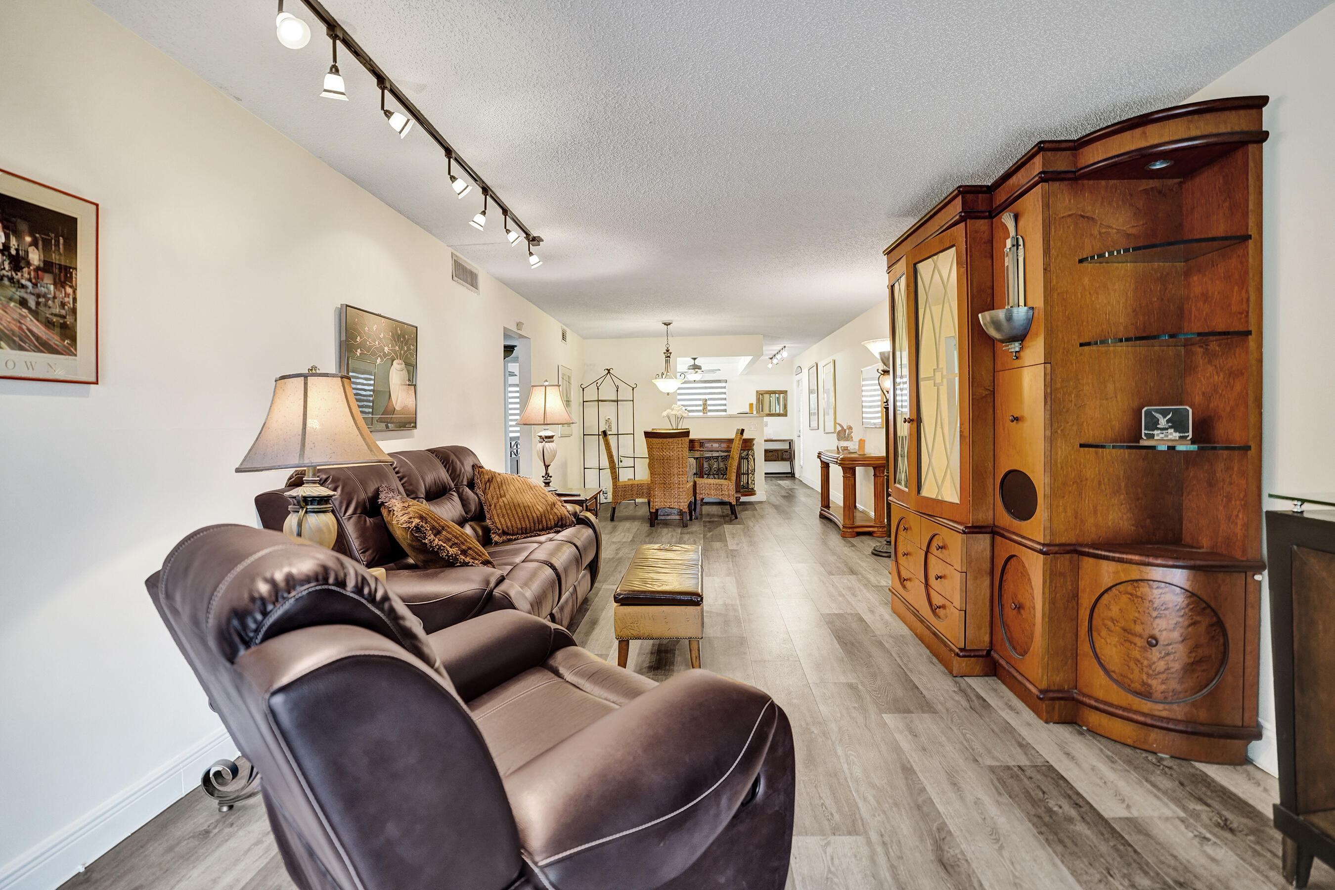 1033 Ainslie C
