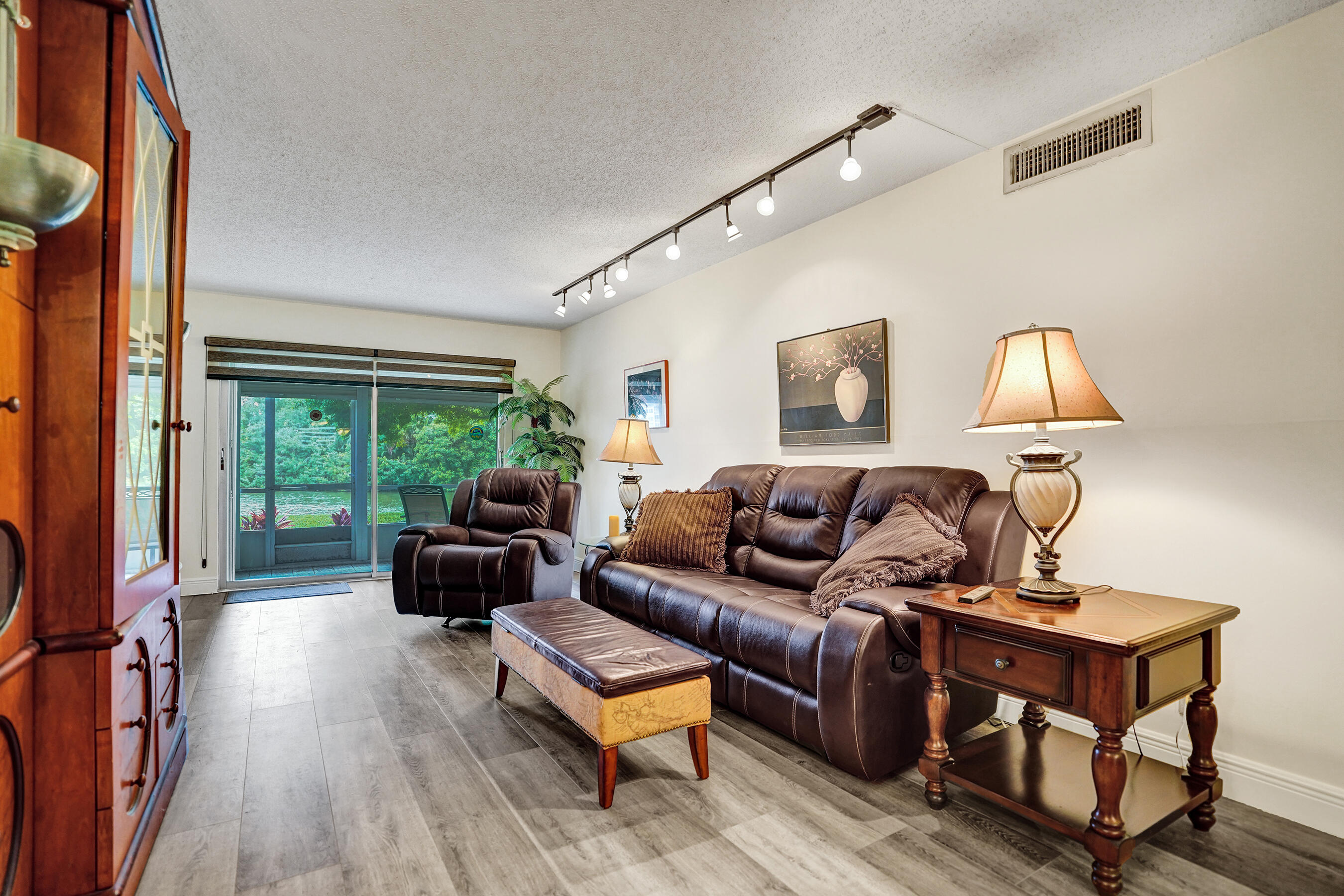1033 Ainslie C