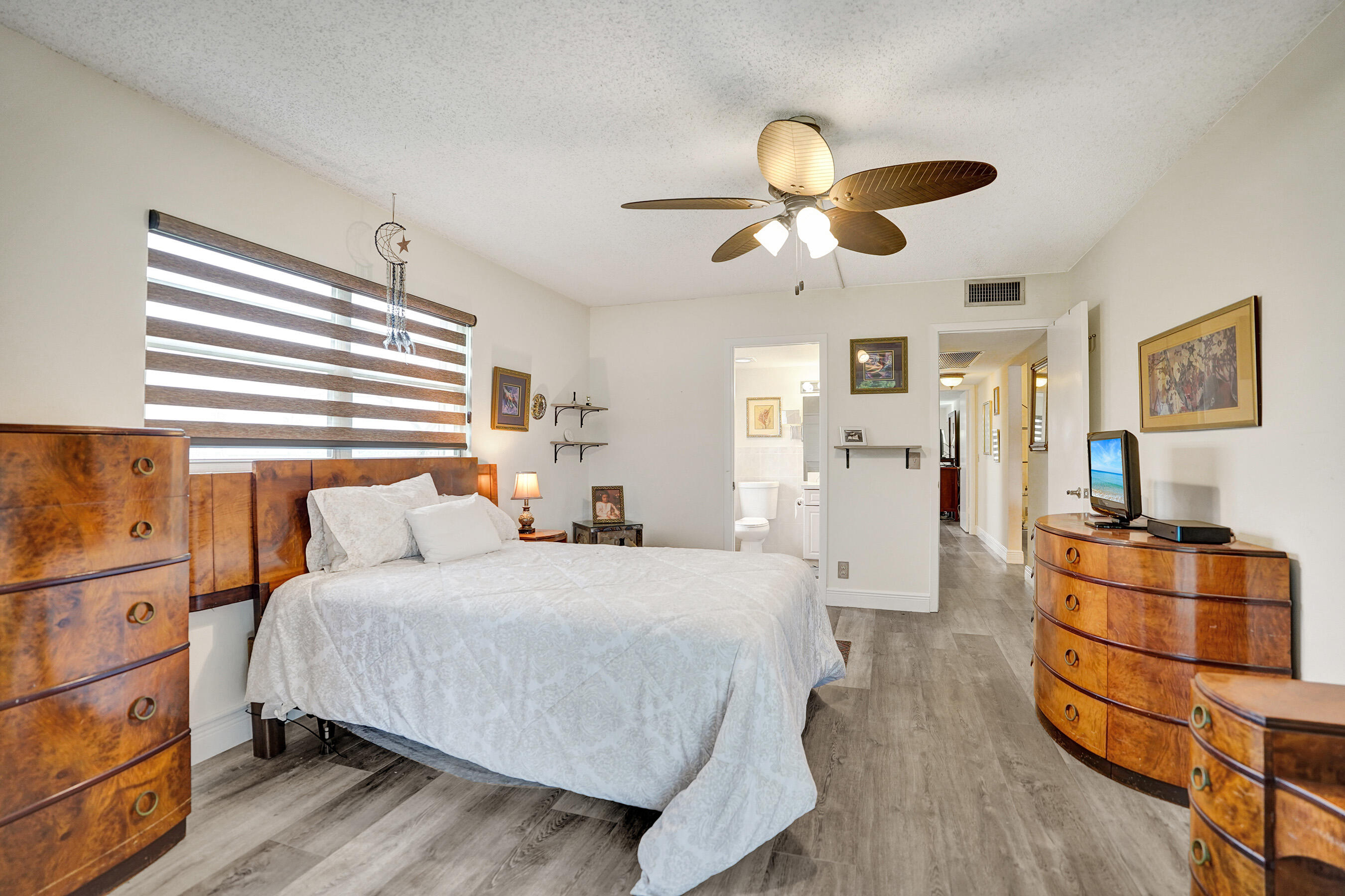 1033 Ainslie C