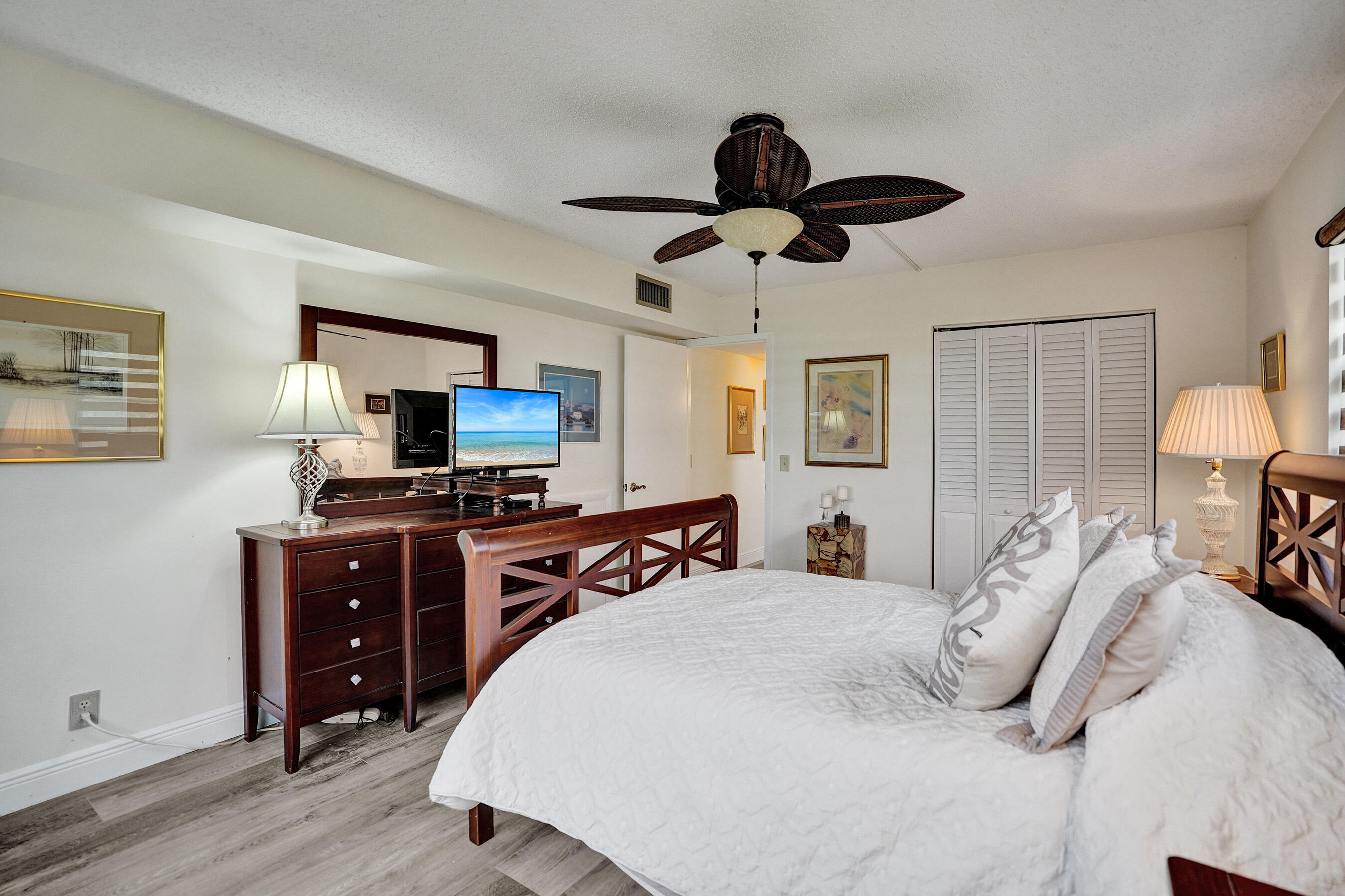 1033 Ainslie C