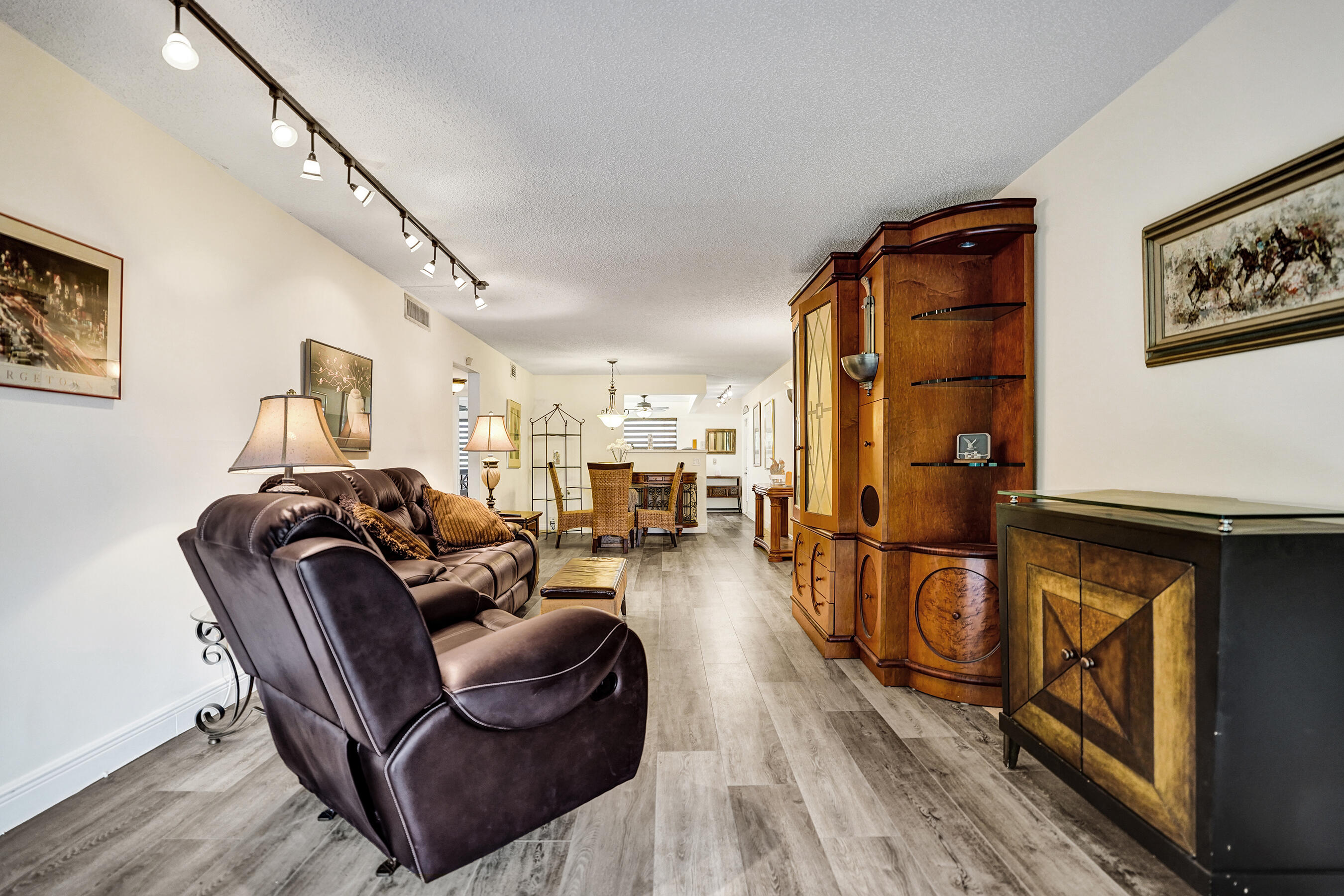 1033 Ainslie C