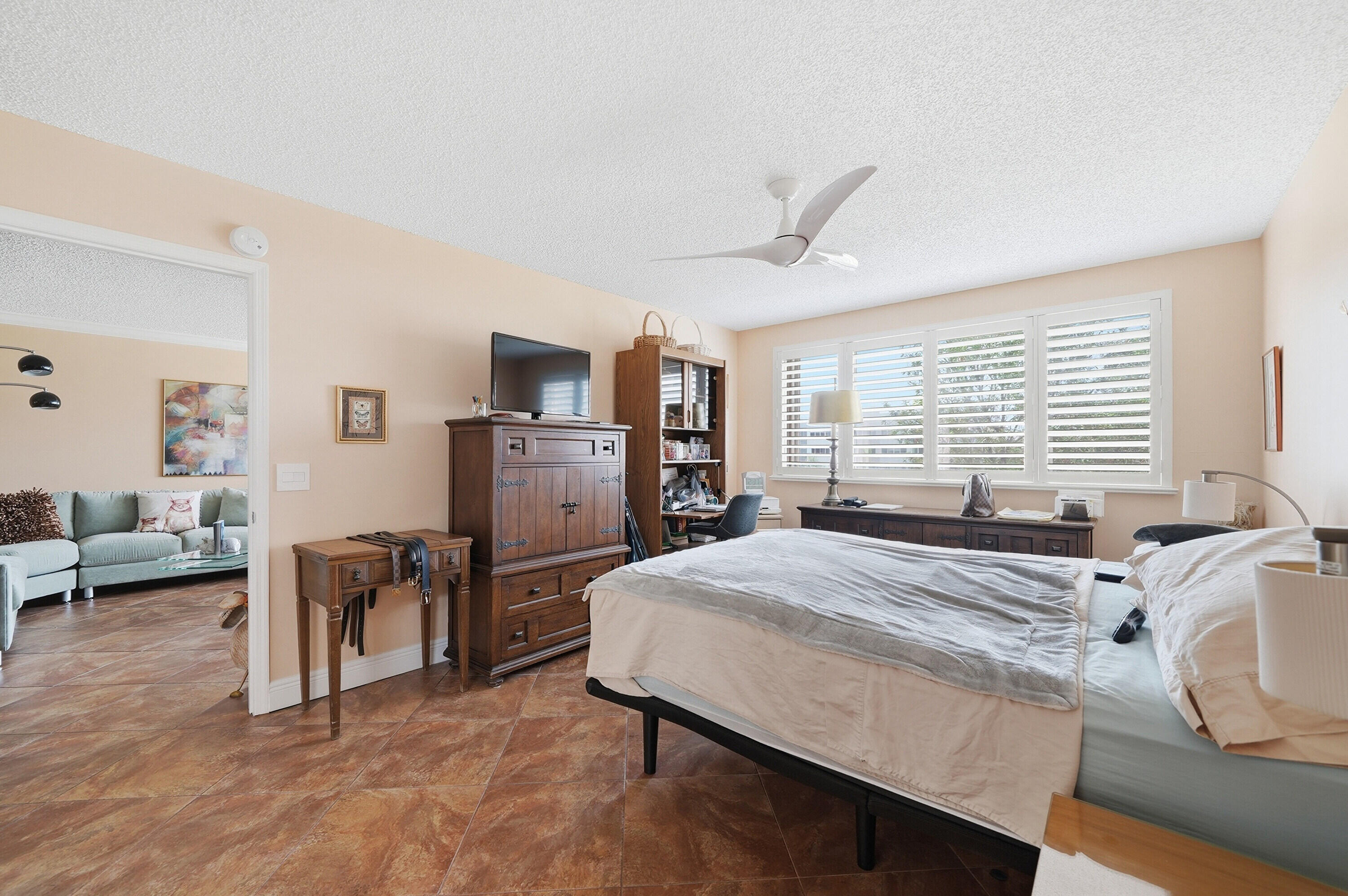 2541 N Nob Hill Road 302