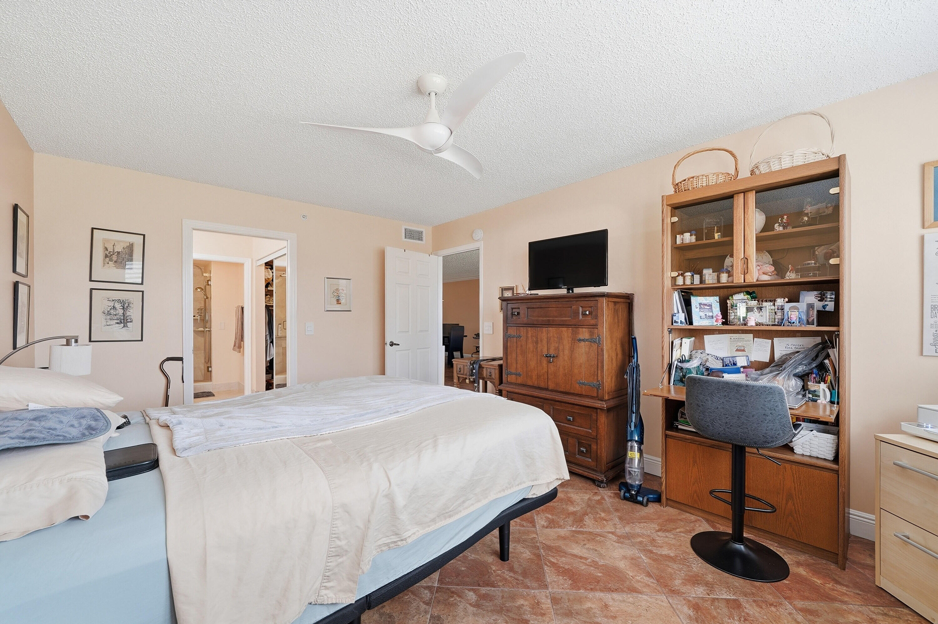 2541 N Nob Hill Road 302