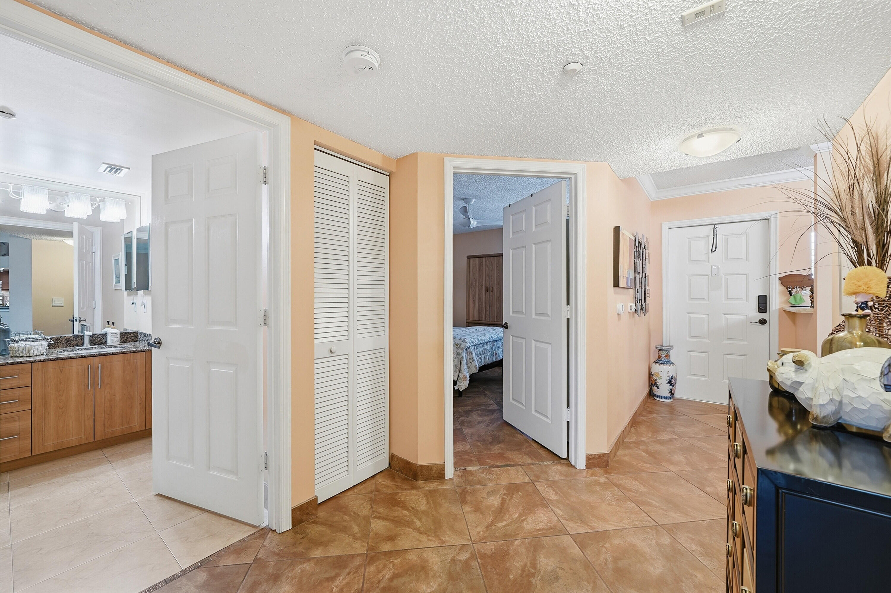 2541 N Nob Hill Road 302