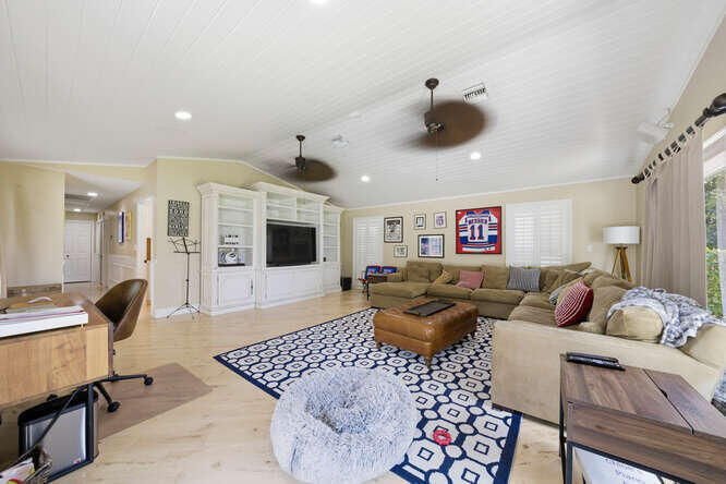 7411 Annapolis Lane