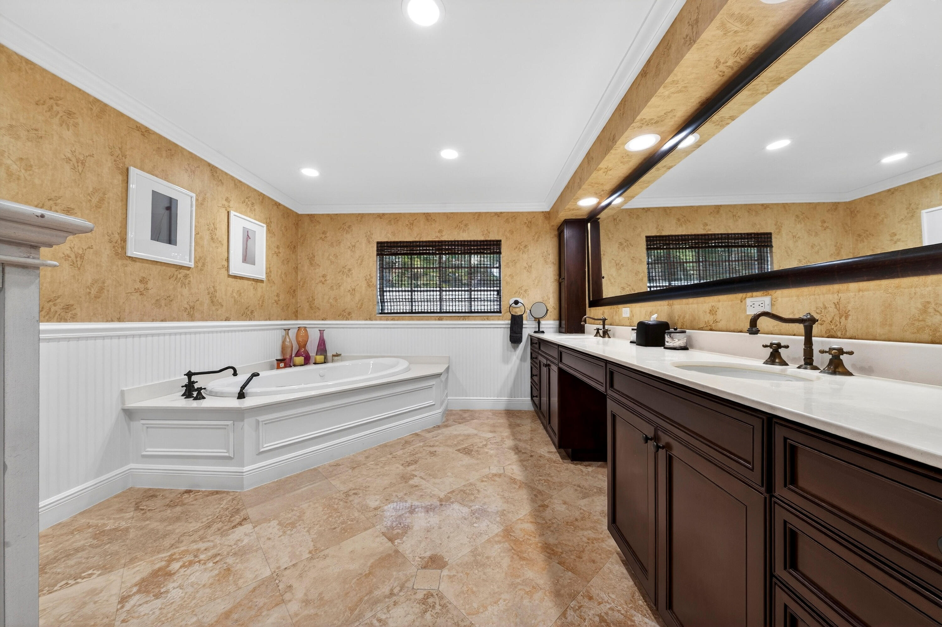 7411 Annapolis Lane