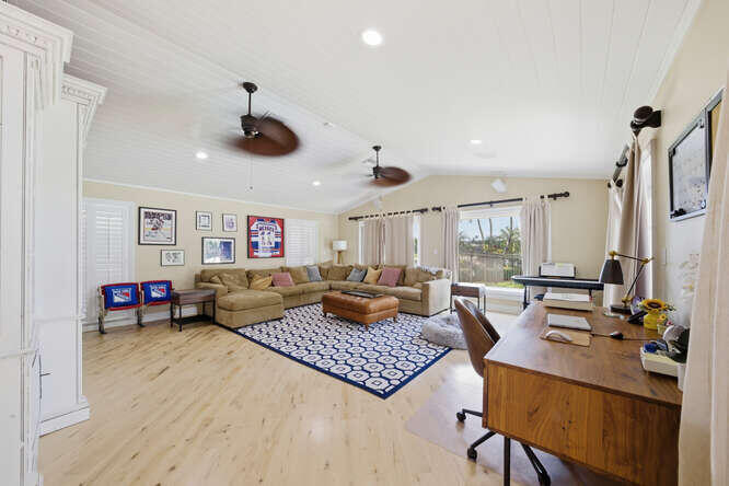 7411 Annapolis Lane