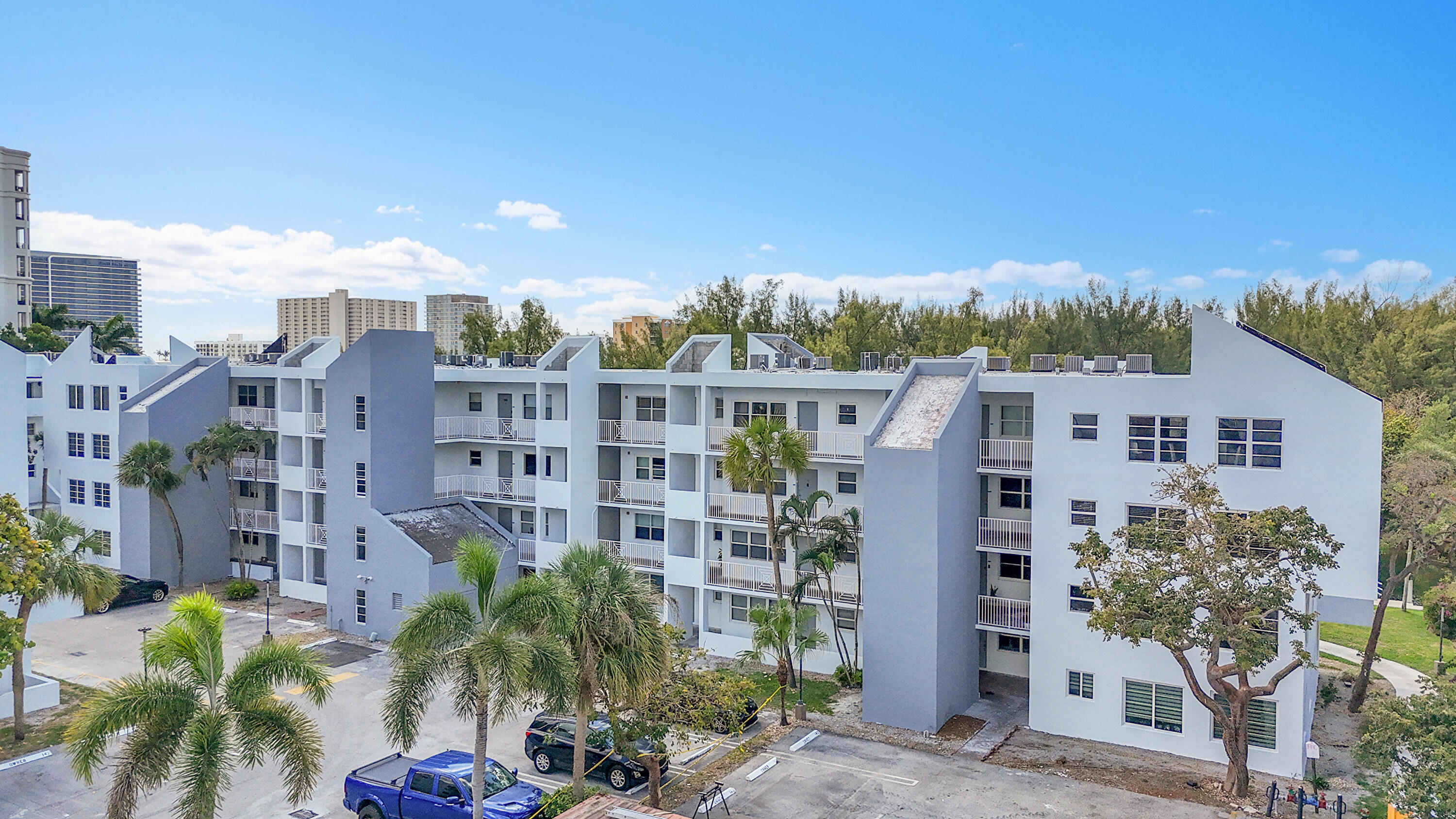 2850 NE 14th Street Causeway B 203