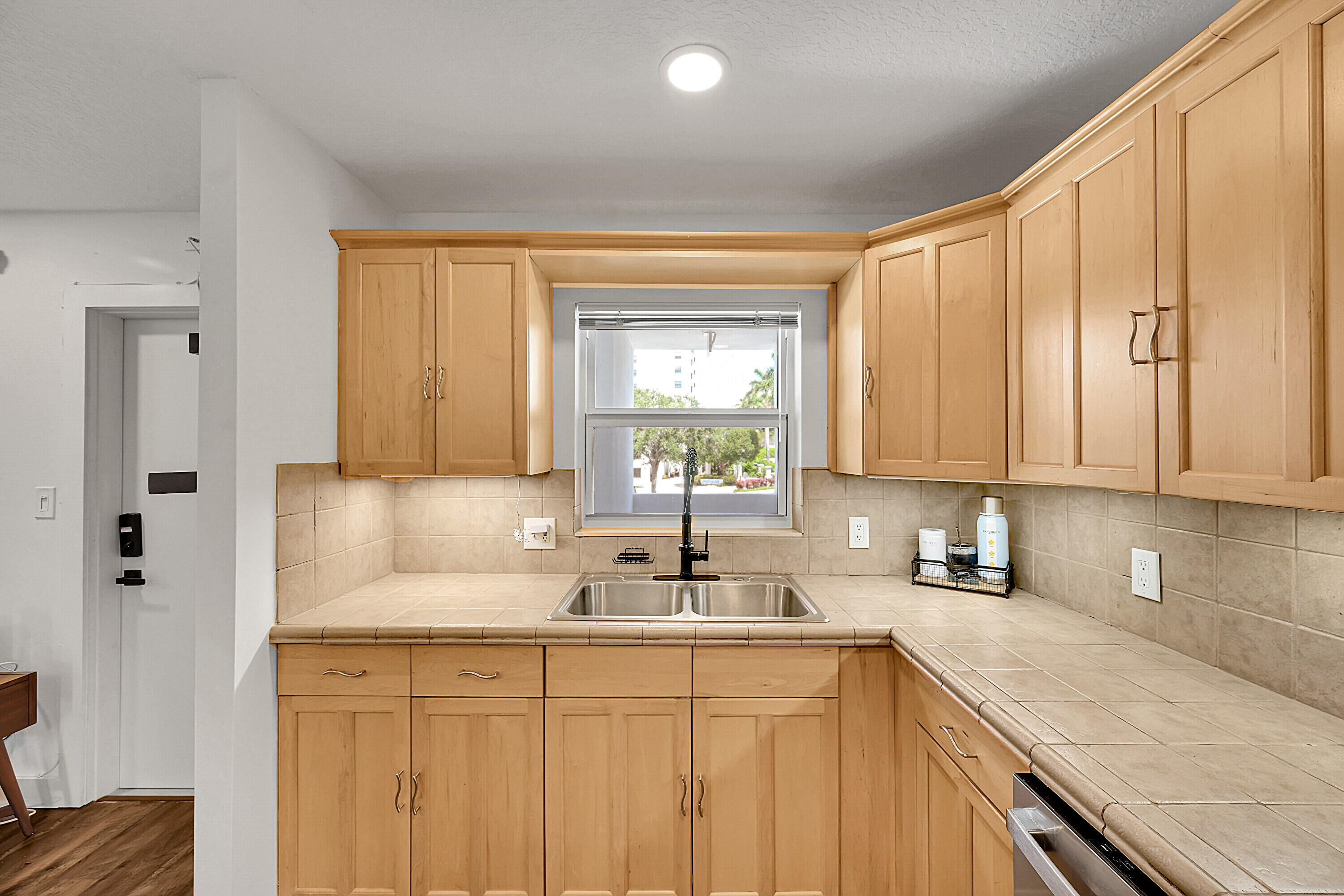 2850 NE 14th Street Causeway B 203