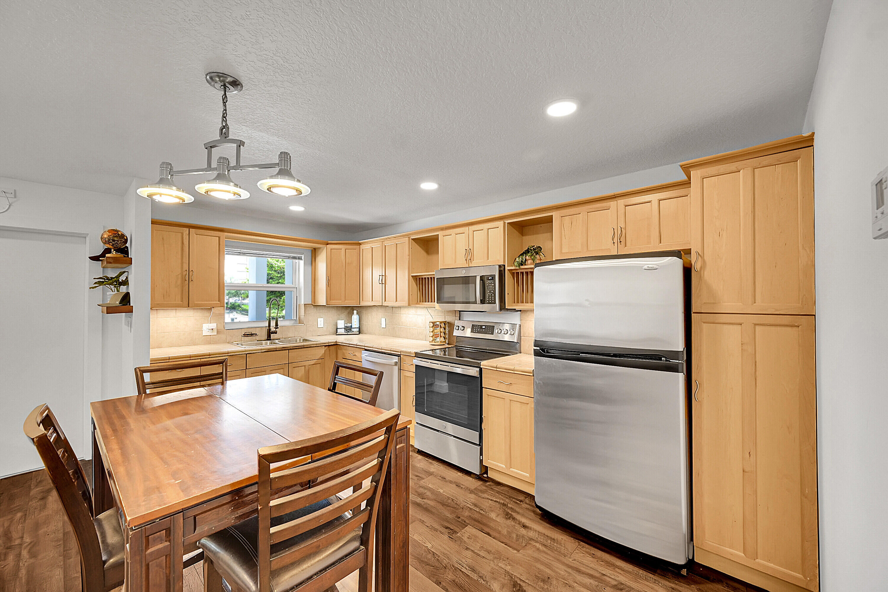 2850 NE 14th Street Causeway B 203