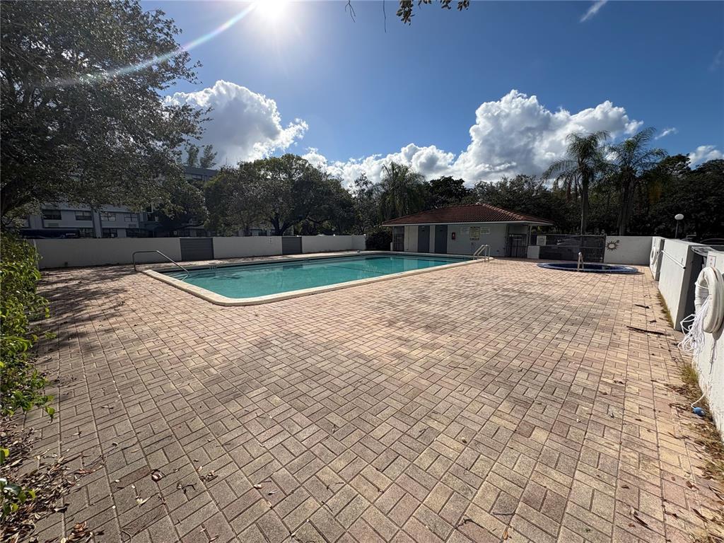 2401 Riverside Drive 314-b