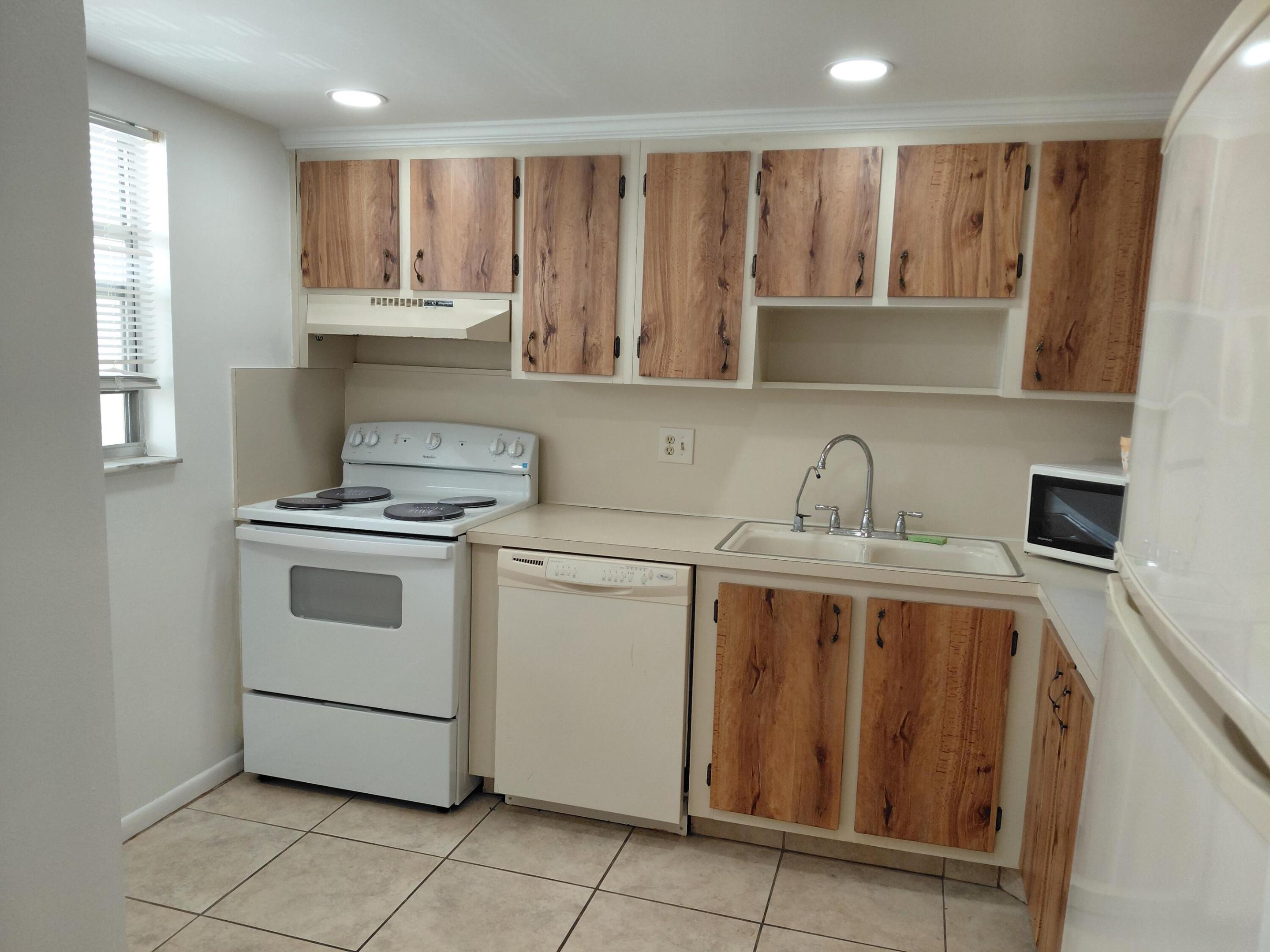 6850 Royal Palm Boulevard 211g