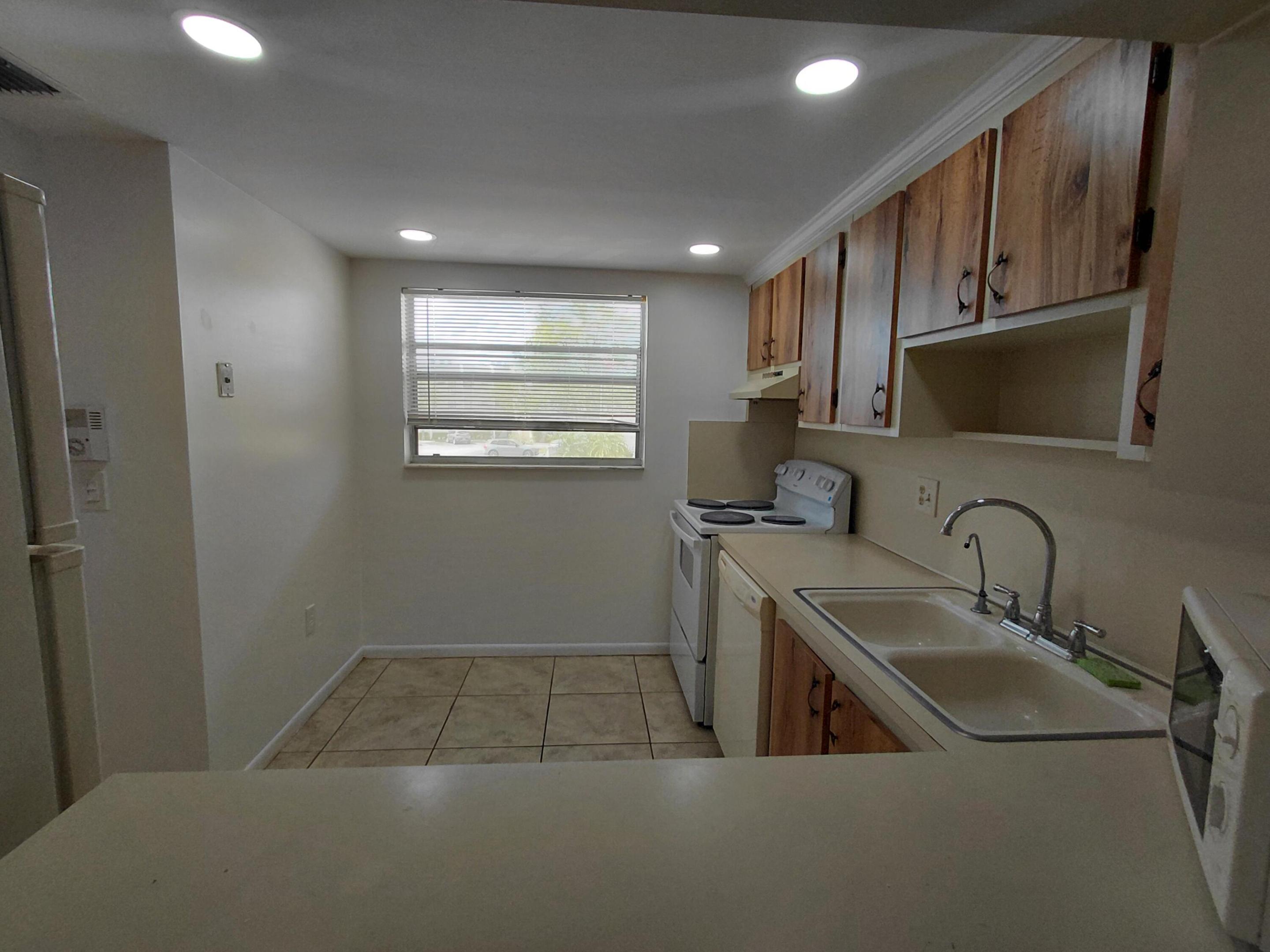 6850 Royal Palm Boulevard 211g