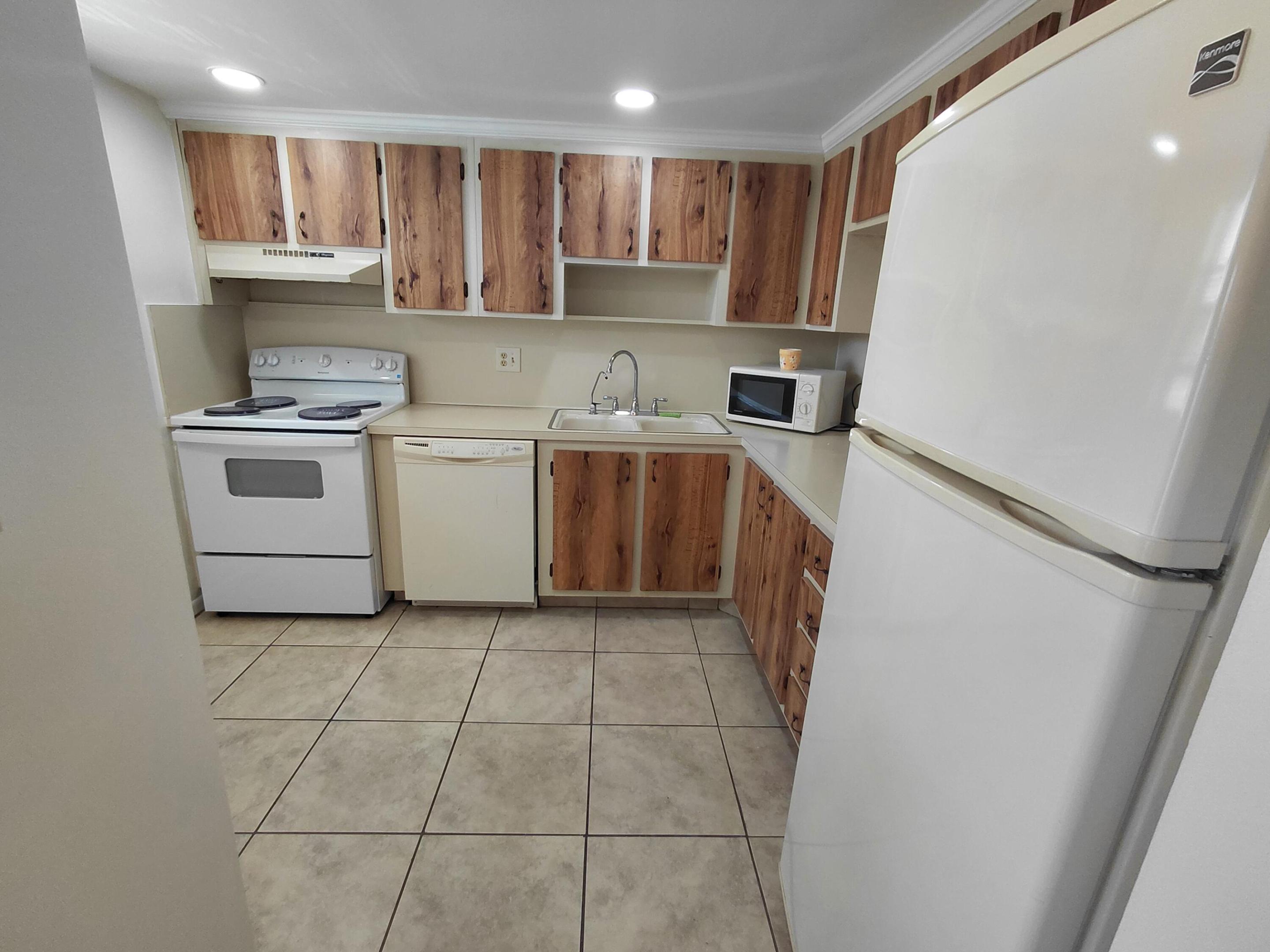 6850 Royal Palm Boulevard 211g