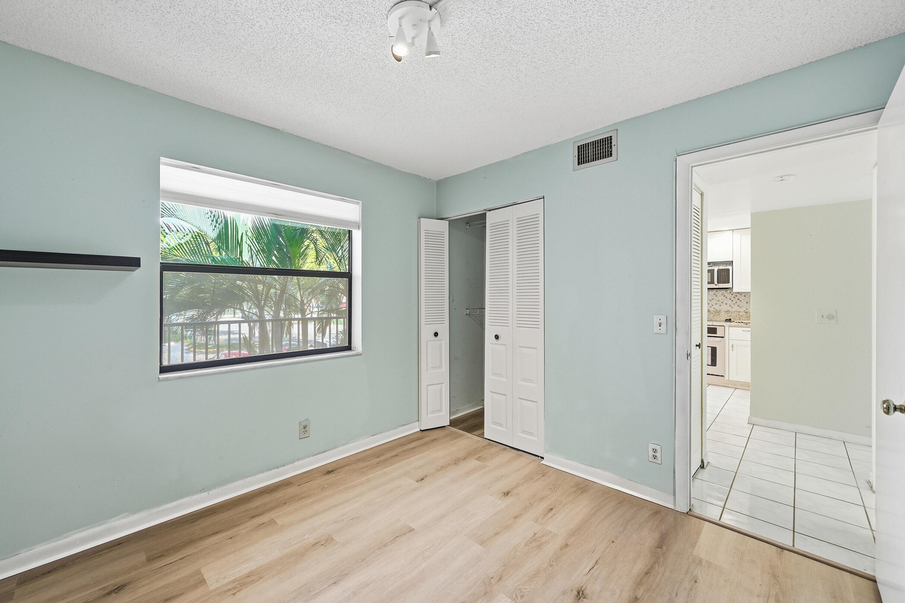 10434 Sunrise Lakes Boulevard Unit: 206