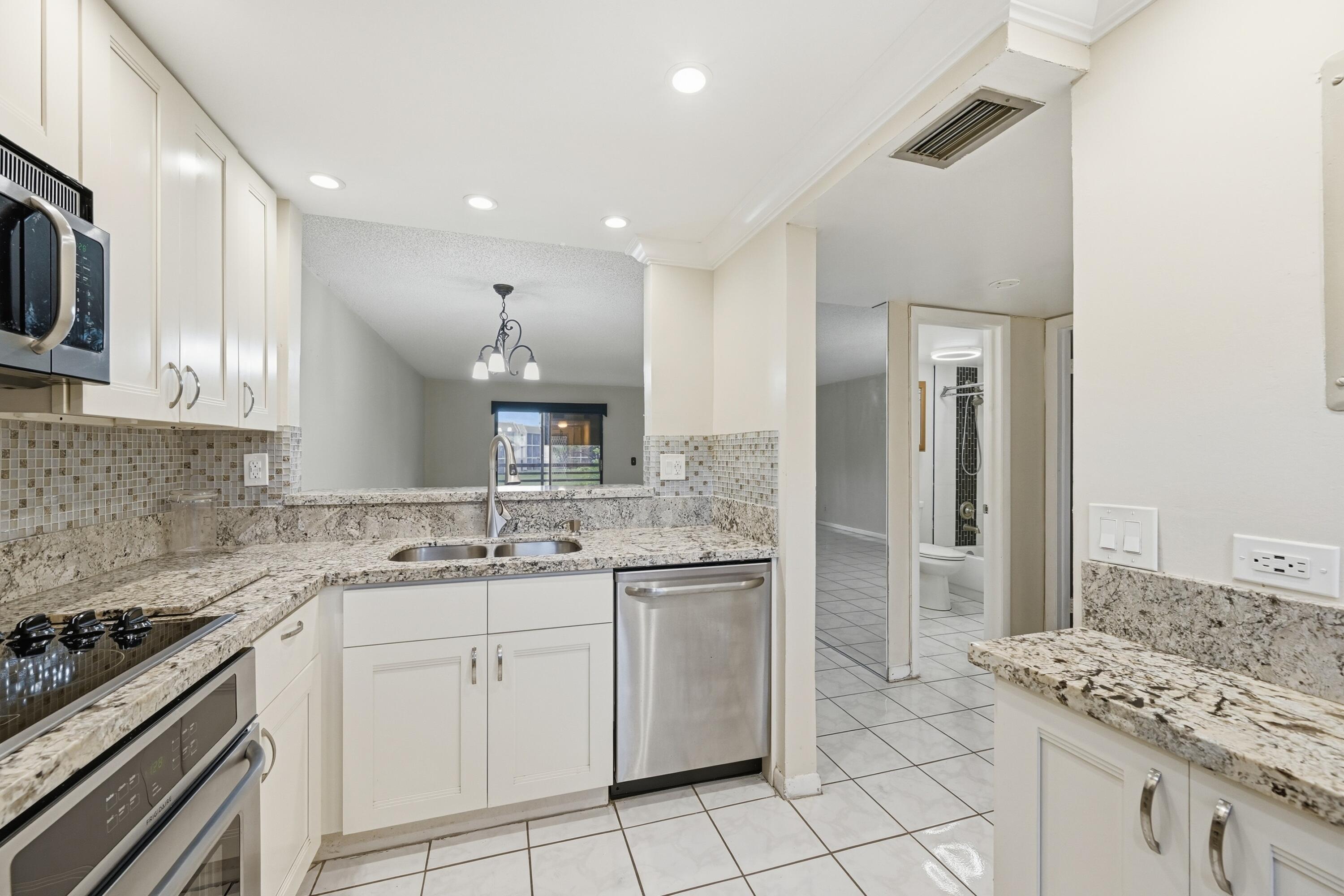 10434 Sunrise Lakes Boulevard Unit: 206