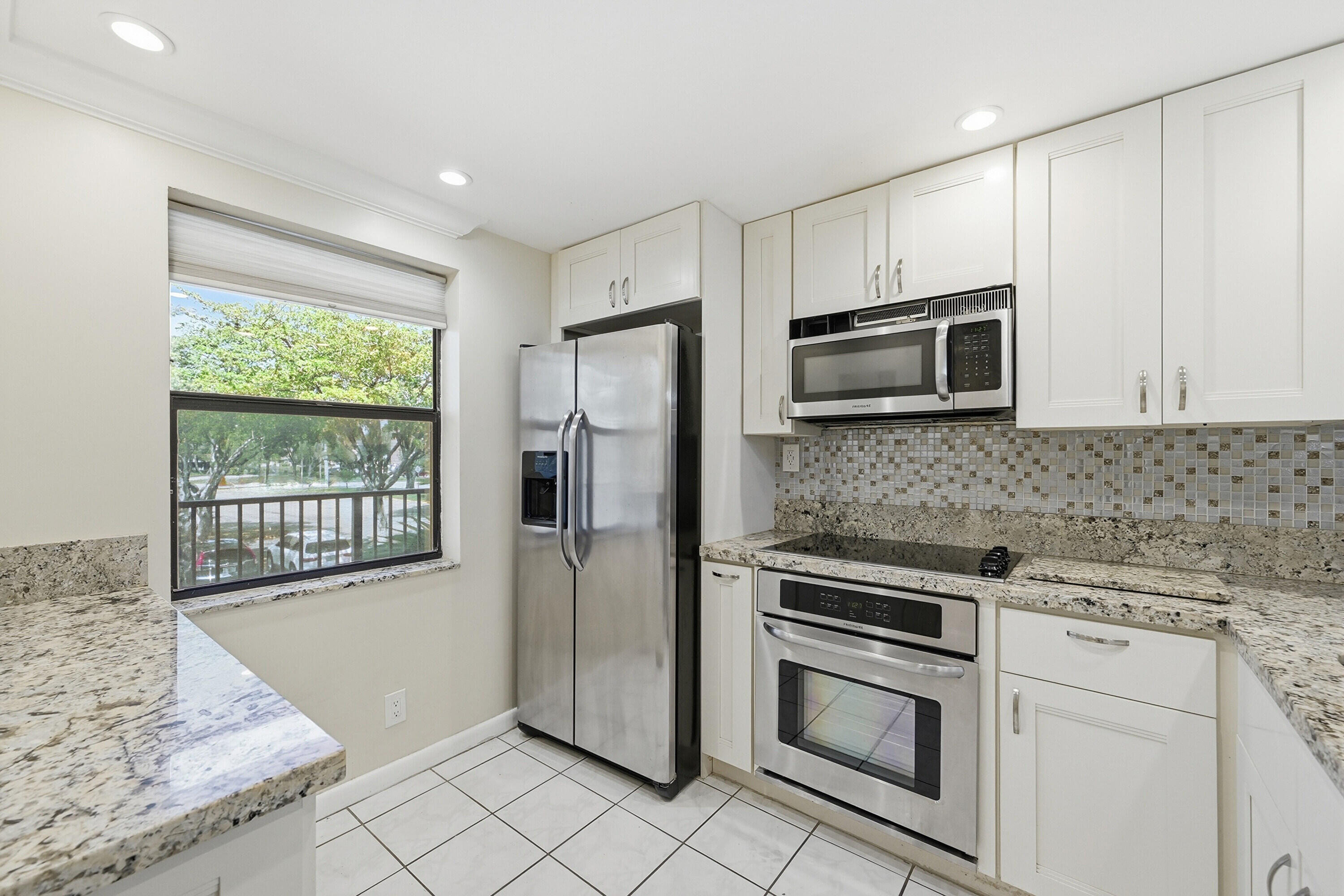 10434 Sunrise Lakes Boulevard Unit: 206